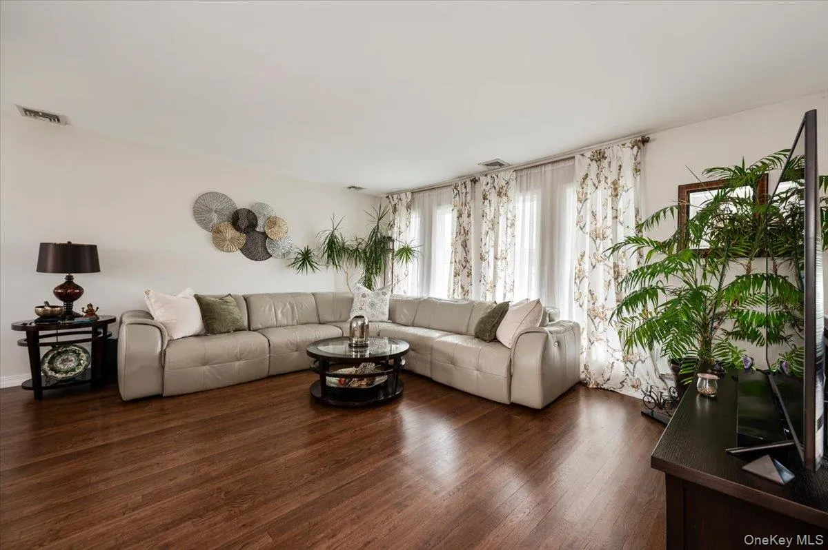 3683 Illona Lane, Hempstead, NY, 4 Bedrooms Bedrooms, 8 Rooms Rooms,2 BathroomsBathrooms,Residential,For Rent,Illona,0,1006101 3683 Illona Lane, Hempstead, NY, 4 Bedrooms Bedrooms, 8 Rooms Rooms,2 BathroomsBathrooms,Residential,For Rent,Illona,0,1006101