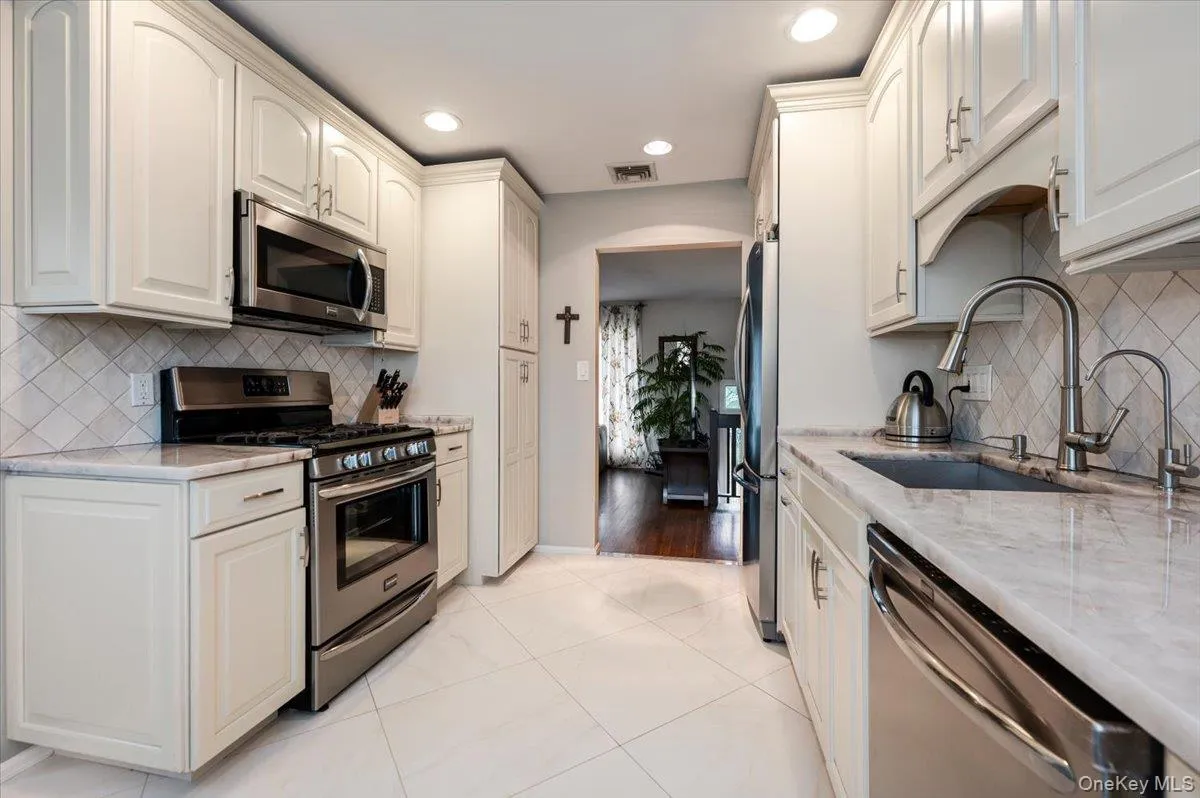 3683 Illona Lane, Hempstead, NY, 4 Bedrooms Bedrooms, 8 Rooms Rooms,2 BathroomsBathrooms,Residential,For Rent,Illona,0,1006101 3683 Illona Lane, Hempstead, NY, 4 Bedrooms Bedrooms, 8 Rooms Rooms,2 BathroomsBathrooms,Residential,For Rent,Illona,0,1006101