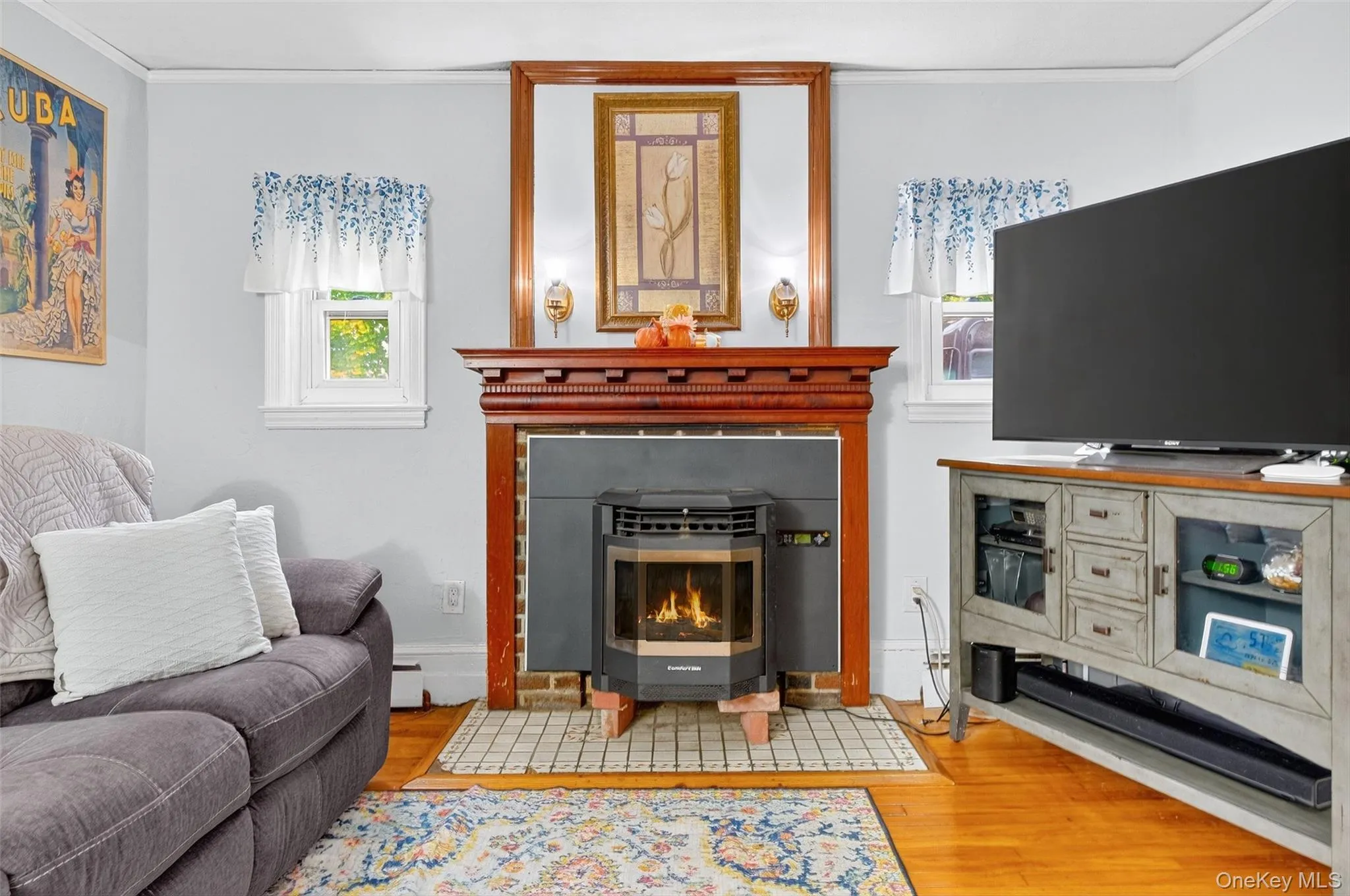 Livingroom w/pellet stove Livingroom w/pellet stove