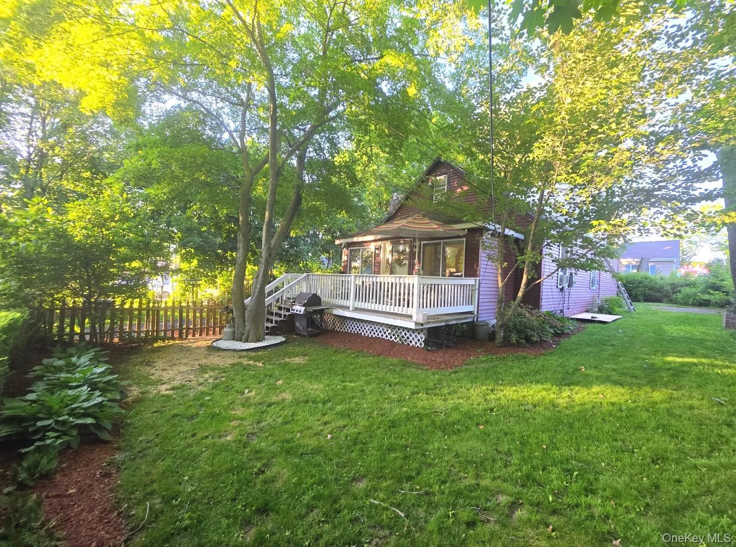Nice front deck, good curb appeal! Nice front deck, good curb appeal!