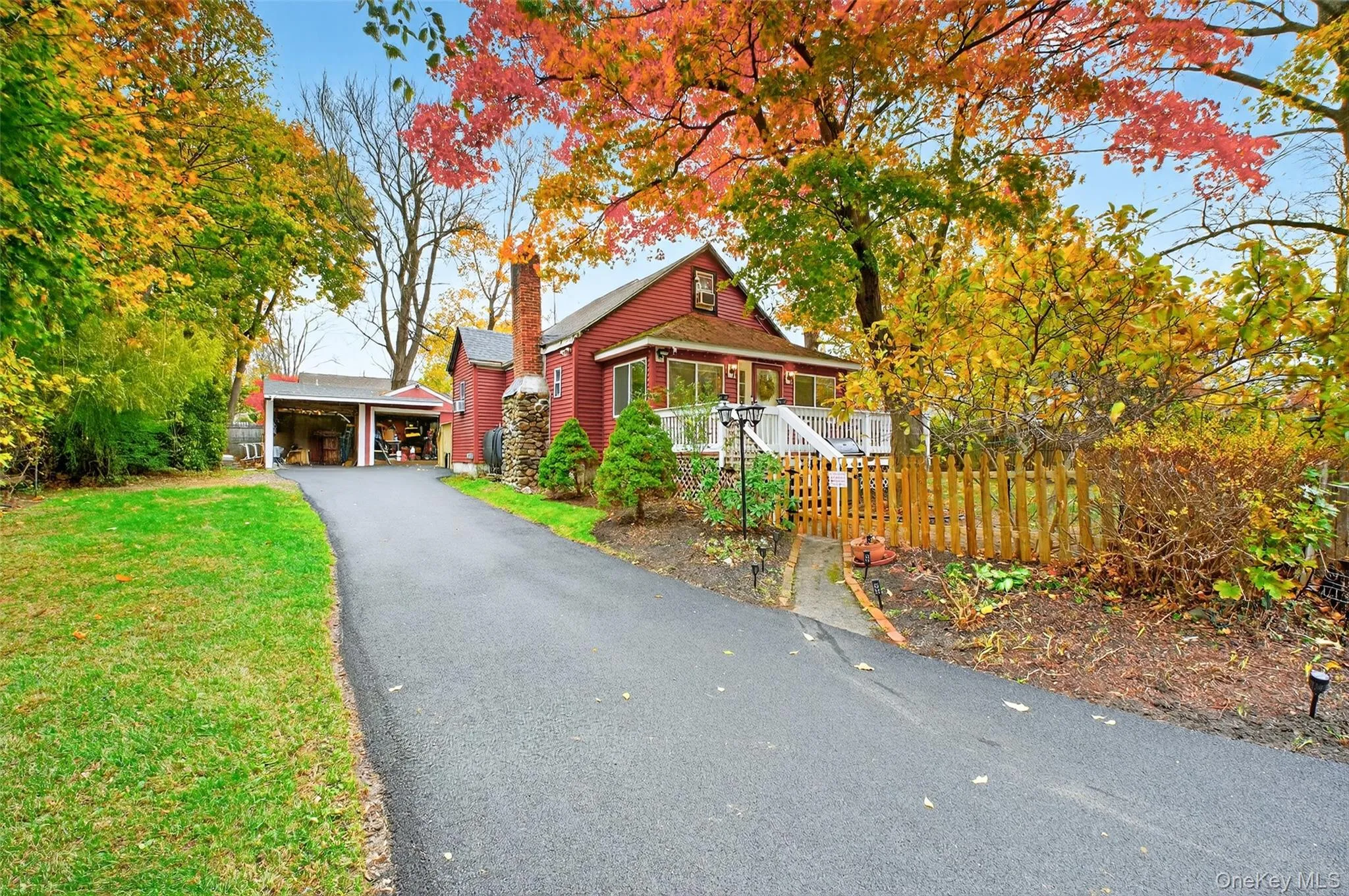 Detached garage & workshop Detached garage & workshop