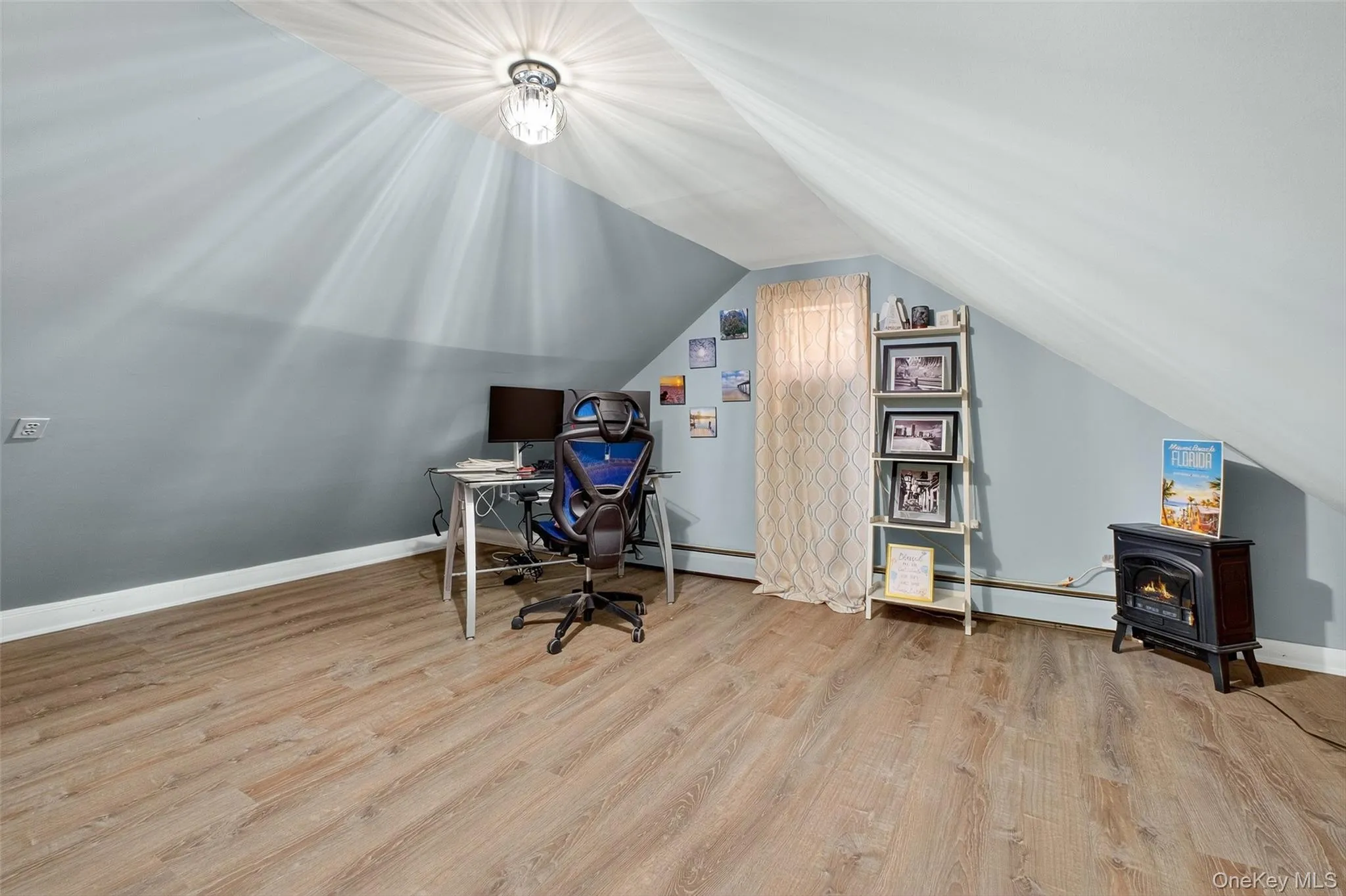 Bonus Room on 2nd level (den/office/guest room/storage) - you decide Bonus Room on 2nd level (den/office/guest room/storage) - you decide