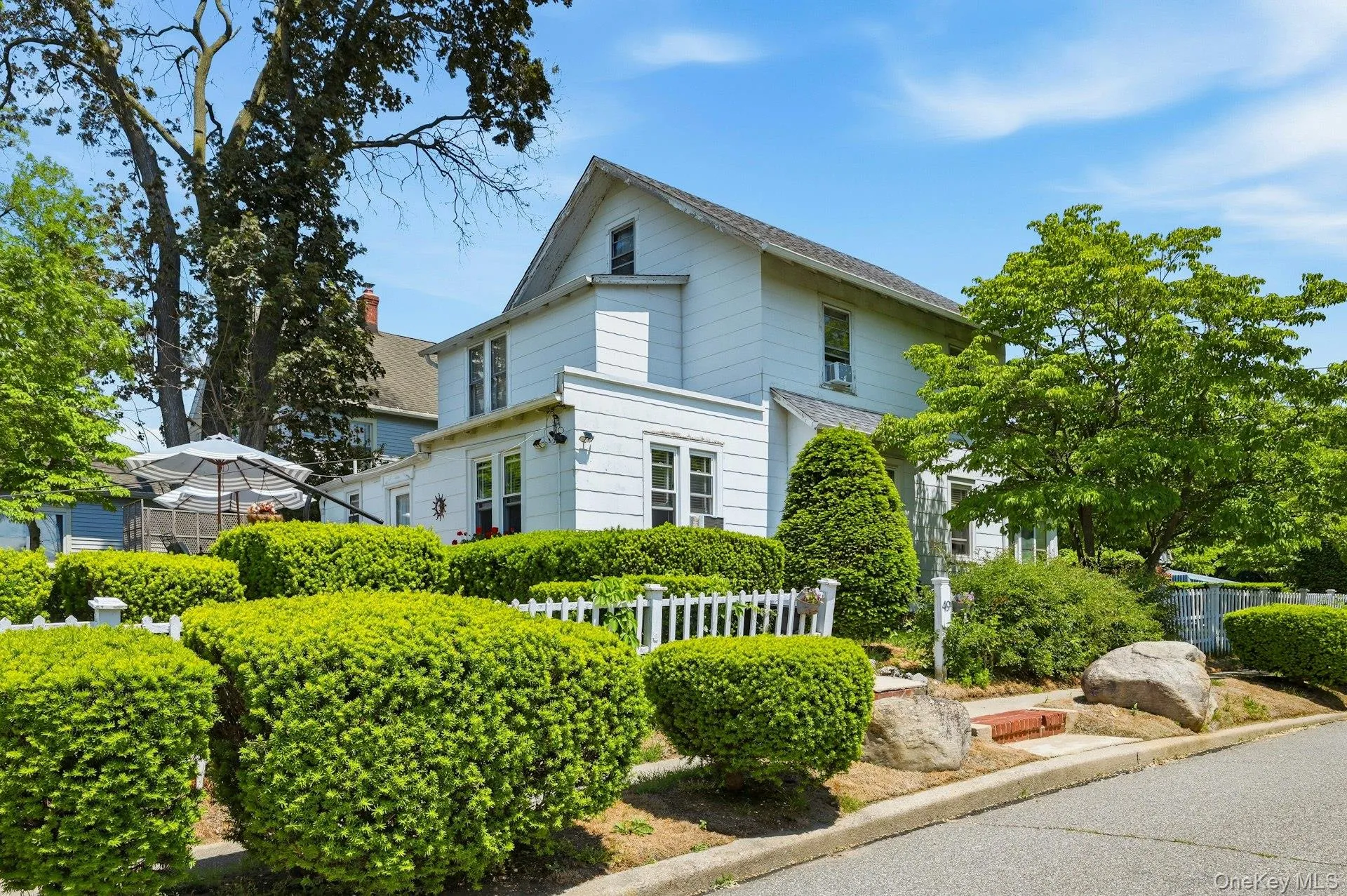 49 Clinton Avenue, Huntington, NY, 4 Bedrooms Bedrooms, 7 Rooms Rooms,2 BathroomsBathrooms,Residential,For Rent,Clinton,0,1006114 49 Clinton Avenue, Huntington, NY, 4 Bedrooms Bedrooms, 7 Rooms Rooms,2 BathroomsBathrooms,Residential,For Rent,Clinton,0,1006114
