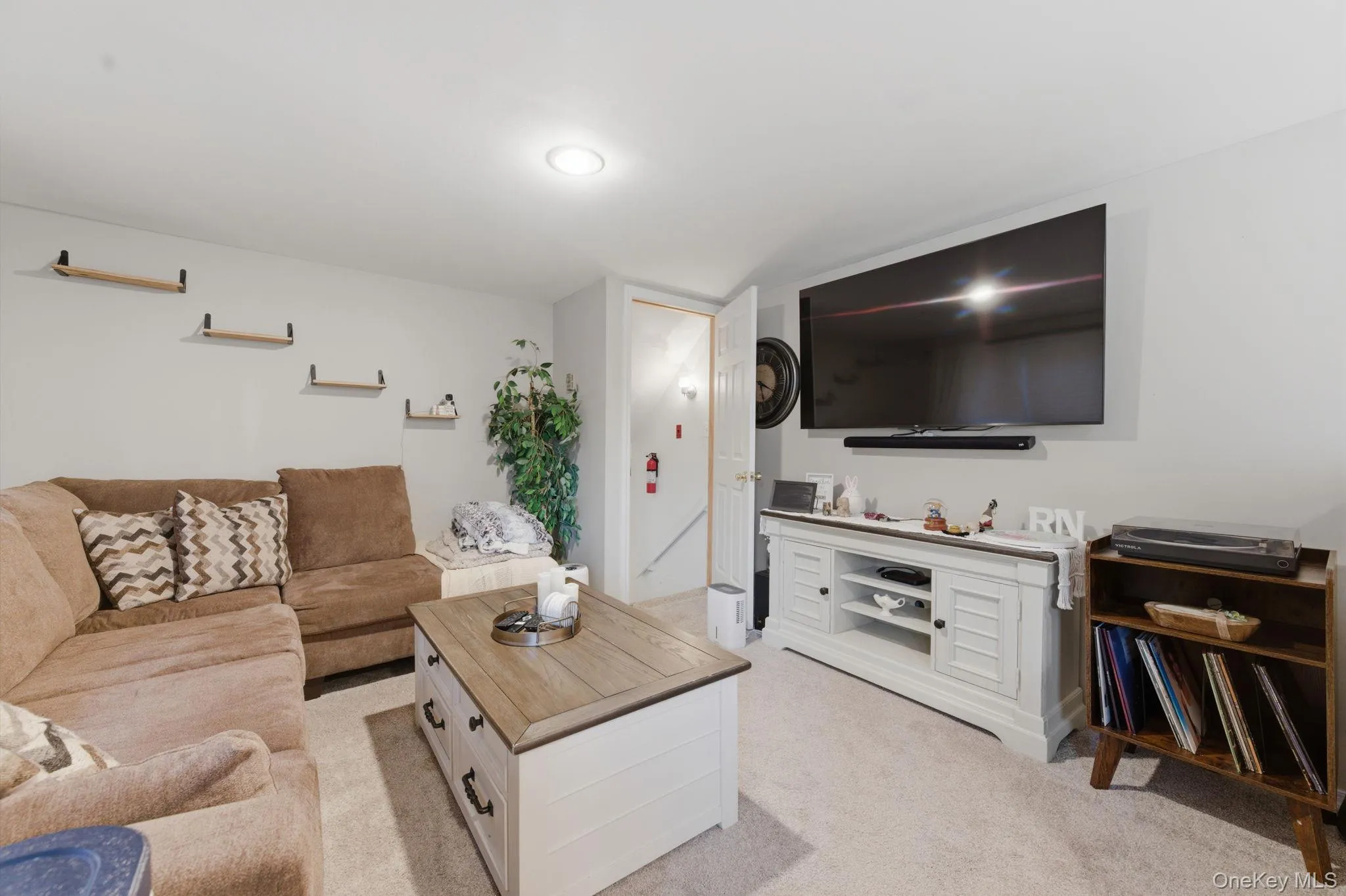 11 Lourae Drive, Oyster Bay, NY, 5 Bedrooms Bedrooms, 9 Rooms Rooms,4 BathroomsBathrooms,Residential,For Rent,Lourae,0,1006119 11 Lourae Drive, Oyster Bay, NY, 5 Bedrooms Bedrooms, 9 Rooms Rooms,4 BathroomsBathrooms,Residential,For Rent,Lourae,0,1006119