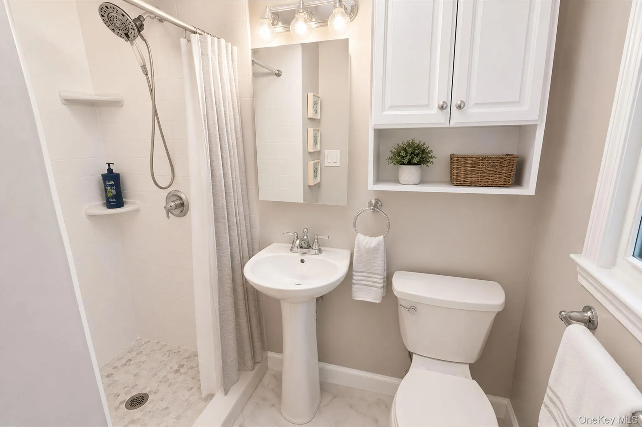 11 Lourae Drive, Oyster Bay, NY, 5 Bedrooms Bedrooms, 9 Rooms Rooms,4 BathroomsBathrooms,Residential,For Rent,Lourae,0,1006119 11 Lourae Drive, Oyster Bay, NY, 5 Bedrooms Bedrooms, 9 Rooms Rooms,4 BathroomsBathrooms,Residential,For Rent,Lourae,0,1006119