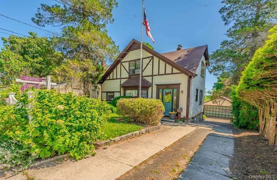 20 Hillside Avenue, Huntington, NY, 3 Bedrooms Bedrooms, 8 Rooms Rooms,1 BathroomBathrooms,Residential,For Rent,Hillside,0,1006121 20 Hillside Avenue, Huntington, NY, 3 Bedrooms Bedrooms, 8 Rooms Rooms,1 BathroomBathrooms,Residential,For Rent,Hillside,0,1006121