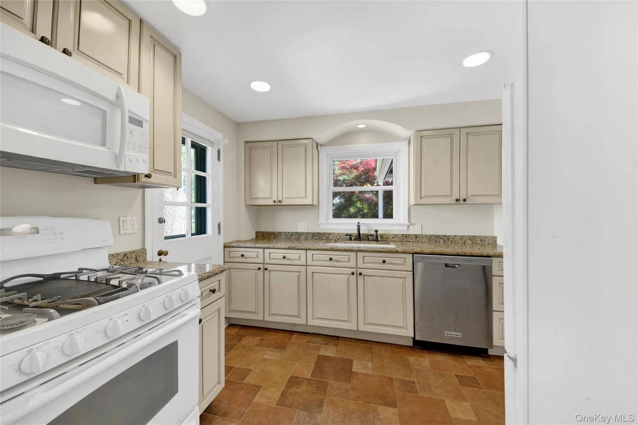 19 aka 29 The Crossway, Yonkers, NY, 2 Bedrooms Bedrooms, 5 Rooms Rooms,1 BathroomBathrooms,Residential,For Rent,The Crossway,0,1006126 19 aka 29 The Crossway, Yonkers, NY, 2 Bedrooms Bedrooms, 5 Rooms Rooms,1 BathroomBathrooms,Residential,For Rent,The Crossway,0,1006126
