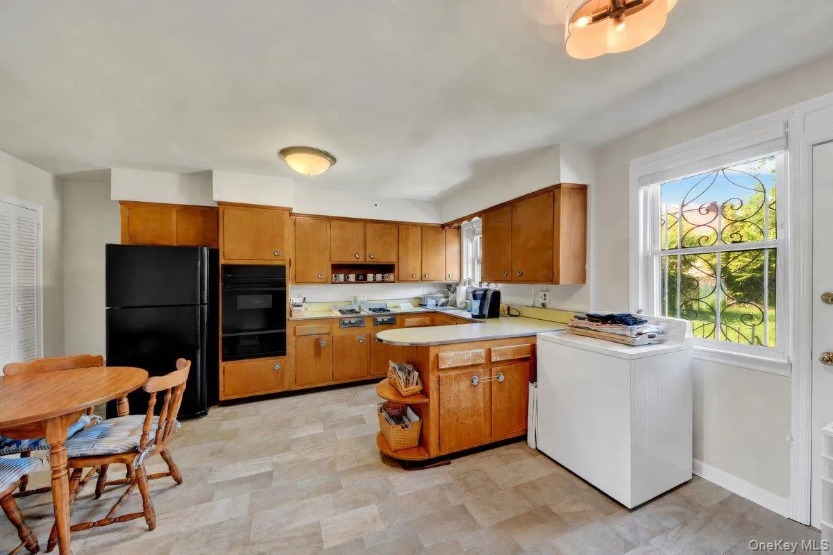 561 Logan Avenue, New York, NY, 3 Bedrooms Bedrooms, 6 Rooms Rooms,2 BathroomsBathrooms,Residential,For Rent,Logan,0,1006149 561 Logan Avenue, New York, NY, 3 Bedrooms Bedrooms, 6 Rooms Rooms,2 BathroomsBathrooms,Residential,For Rent,Logan,0,1006149