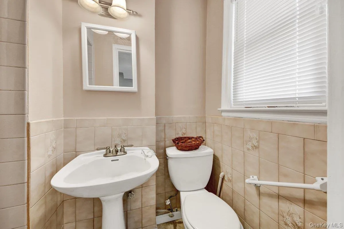 561 Logan Avenue, New York, NY, 3 Bedrooms Bedrooms, 6 Rooms Rooms,2 BathroomsBathrooms,Residential,For Rent,Logan,0,1006149 561 Logan Avenue, New York, NY, 3 Bedrooms Bedrooms, 6 Rooms Rooms,2 BathroomsBathrooms,Residential,For Rent,Logan,0,1006149