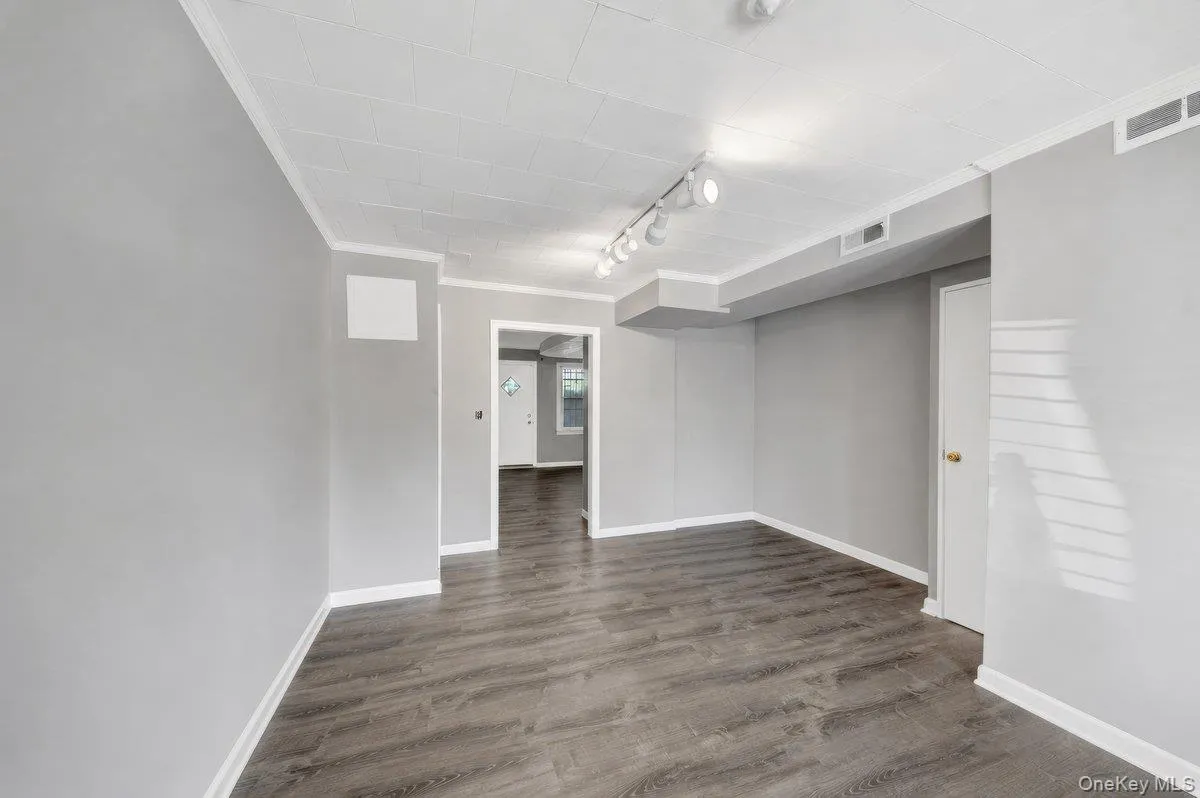561 Logan Avenue, New York, NY, 3 Bedrooms Bedrooms, 6 Rooms Rooms,2 BathroomsBathrooms,Residential,For Rent,Logan,0,1006149 561 Logan Avenue, New York, NY, 3 Bedrooms Bedrooms, 6 Rooms Rooms,2 BathroomsBathrooms,Residential,For Rent,Logan,0,1006149