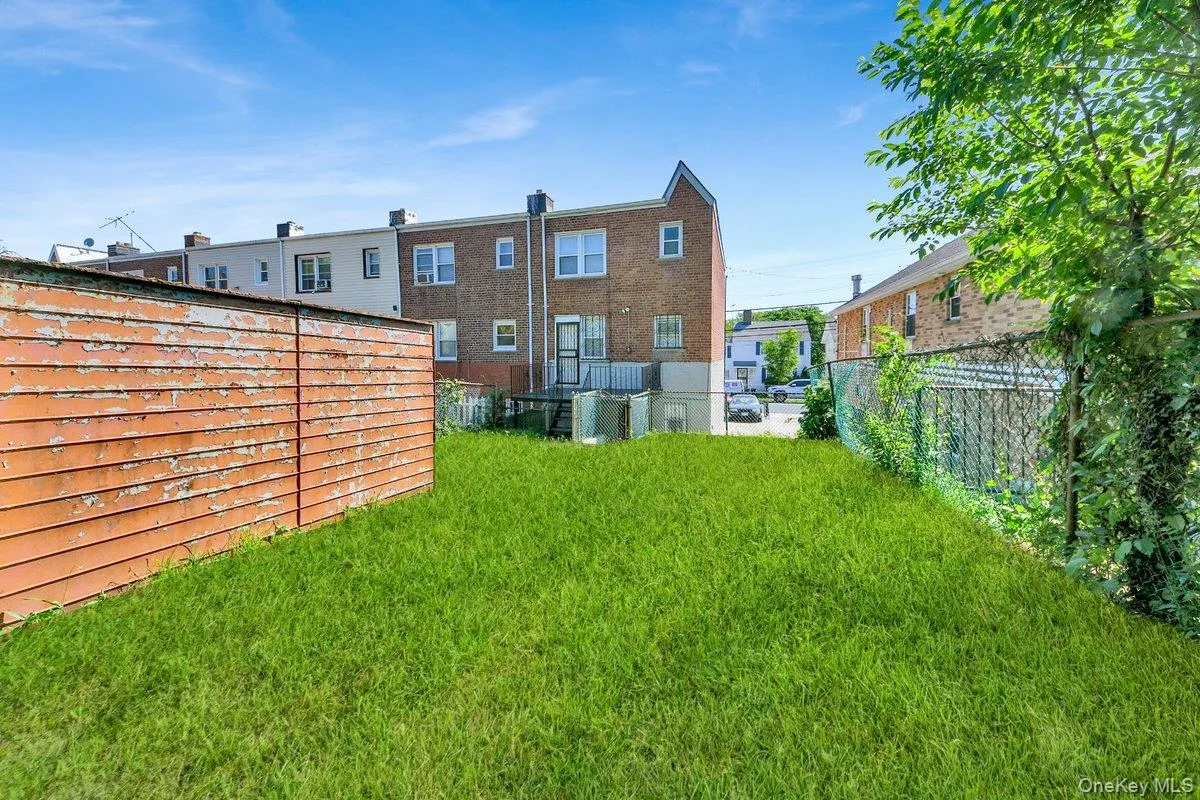 561 Logan Avenue, New York, NY, 3 Bedrooms Bedrooms, 6 Rooms Rooms,2 BathroomsBathrooms,Residential,For Rent,Logan,0,1006149 561 Logan Avenue, New York, NY, 3 Bedrooms Bedrooms, 6 Rooms Rooms,2 BathroomsBathrooms,Residential,For Rent,Logan,0,1006149
