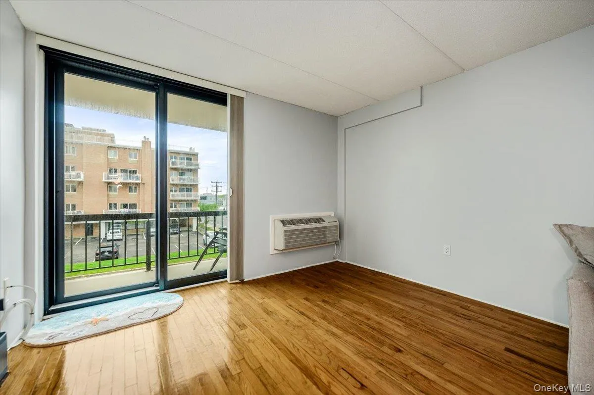 750 Broadway, Long Beach, NY, 1 Bedroom Bedrooms, 3 Rooms Rooms,1 BathroomBathrooms,Residential,For Rent,Broadway,0,1006163 750 Broadway, Long Beach, NY, 1 Bedroom Bedrooms, 3 Rooms Rooms,1 BathroomBathrooms,Residential,For Rent,Broadway,0,1006163