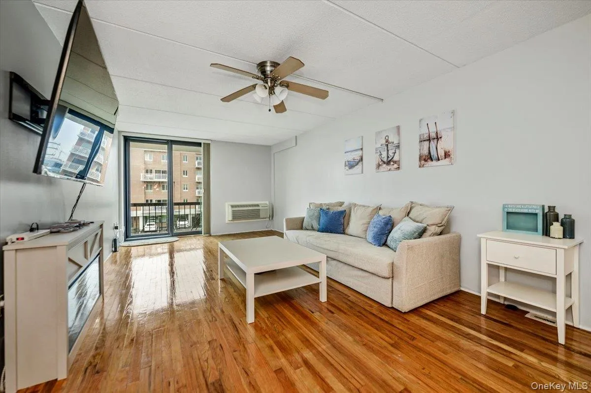 750 Broadway, Long Beach, NY, 1 Bedroom Bedrooms, 3 Rooms Rooms,1 BathroomBathrooms,Residential,For Rent,Broadway,0,1006163 750 Broadway, Long Beach, NY, 1 Bedroom Bedrooms, 3 Rooms Rooms,1 BathroomBathrooms,Residential,For Rent,Broadway,0,1006163
