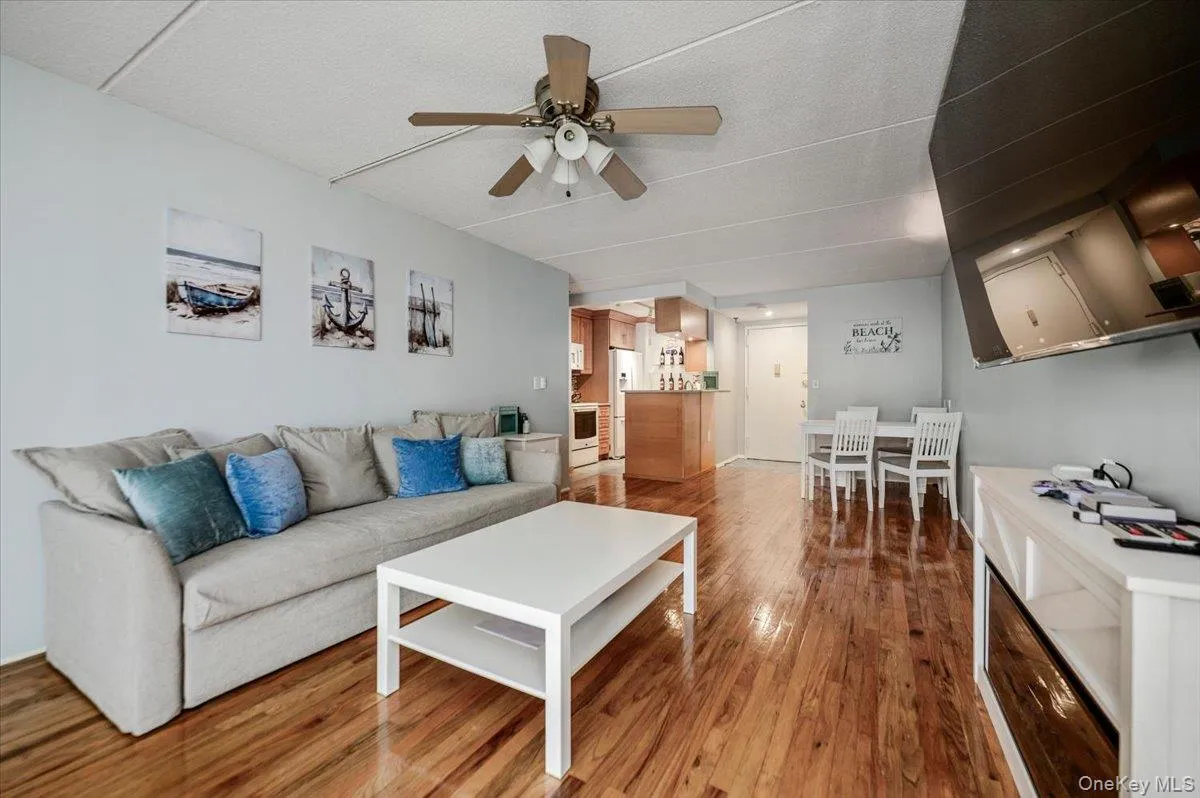 750 Broadway, Long Beach, NY, 1 Bedroom Bedrooms, 3 Rooms Rooms,1 BathroomBathrooms,Residential,For Rent,Broadway,0,1006163 750 Broadway, Long Beach, NY, 1 Bedroom Bedrooms, 3 Rooms Rooms,1 BathroomBathrooms,Residential,For Rent,Broadway,0,1006163