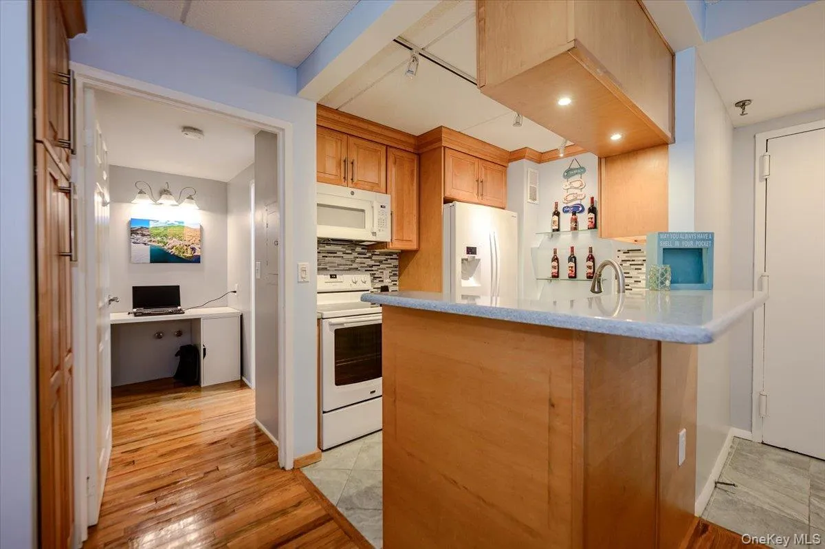 750 Broadway, Long Beach, NY, 1 Bedroom Bedrooms, 3 Rooms Rooms,1 BathroomBathrooms,Residential,For Rent,Broadway,0,1006163 750 Broadway, Long Beach, NY, 1 Bedroom Bedrooms, 3 Rooms Rooms,1 BathroomBathrooms,Residential,For Rent,Broadway,0,1006163