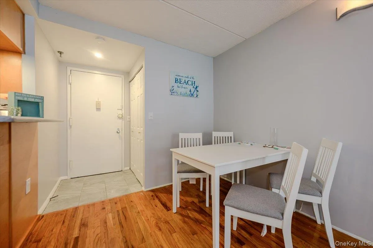 750 Broadway, Long Beach, NY, 1 Bedroom Bedrooms, 3 Rooms Rooms,1 BathroomBathrooms,Residential,For Rent,Broadway,0,1006163 750 Broadway, Long Beach, NY, 1 Bedroom Bedrooms, 3 Rooms Rooms,1 BathroomBathrooms,Residential,For Rent,Broadway,0,1006163