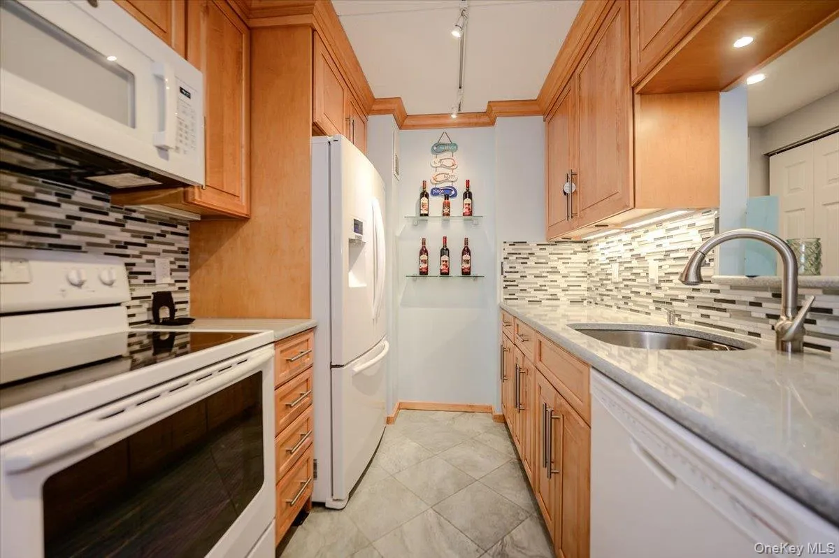 750 Broadway, Long Beach, NY, 1 Bedroom Bedrooms, 3 Rooms Rooms,1 BathroomBathrooms,Residential,For Rent,Broadway,0,1006163 750 Broadway, Long Beach, NY, 1 Bedroom Bedrooms, 3 Rooms Rooms,1 BathroomBathrooms,Residential,For Rent,Broadway,0,1006163
