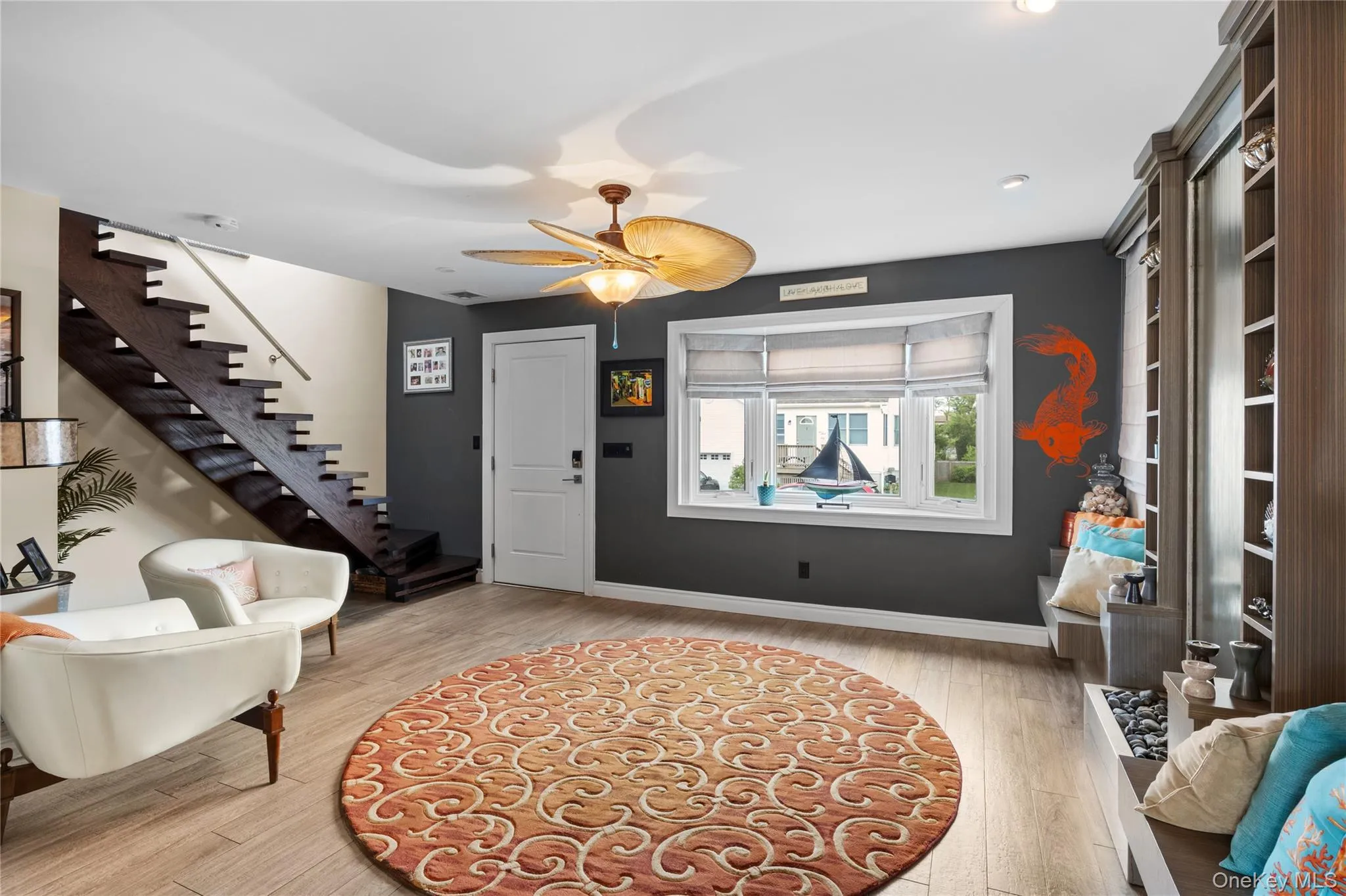 Breathtaking Entryway! Breathtaking Entryway!