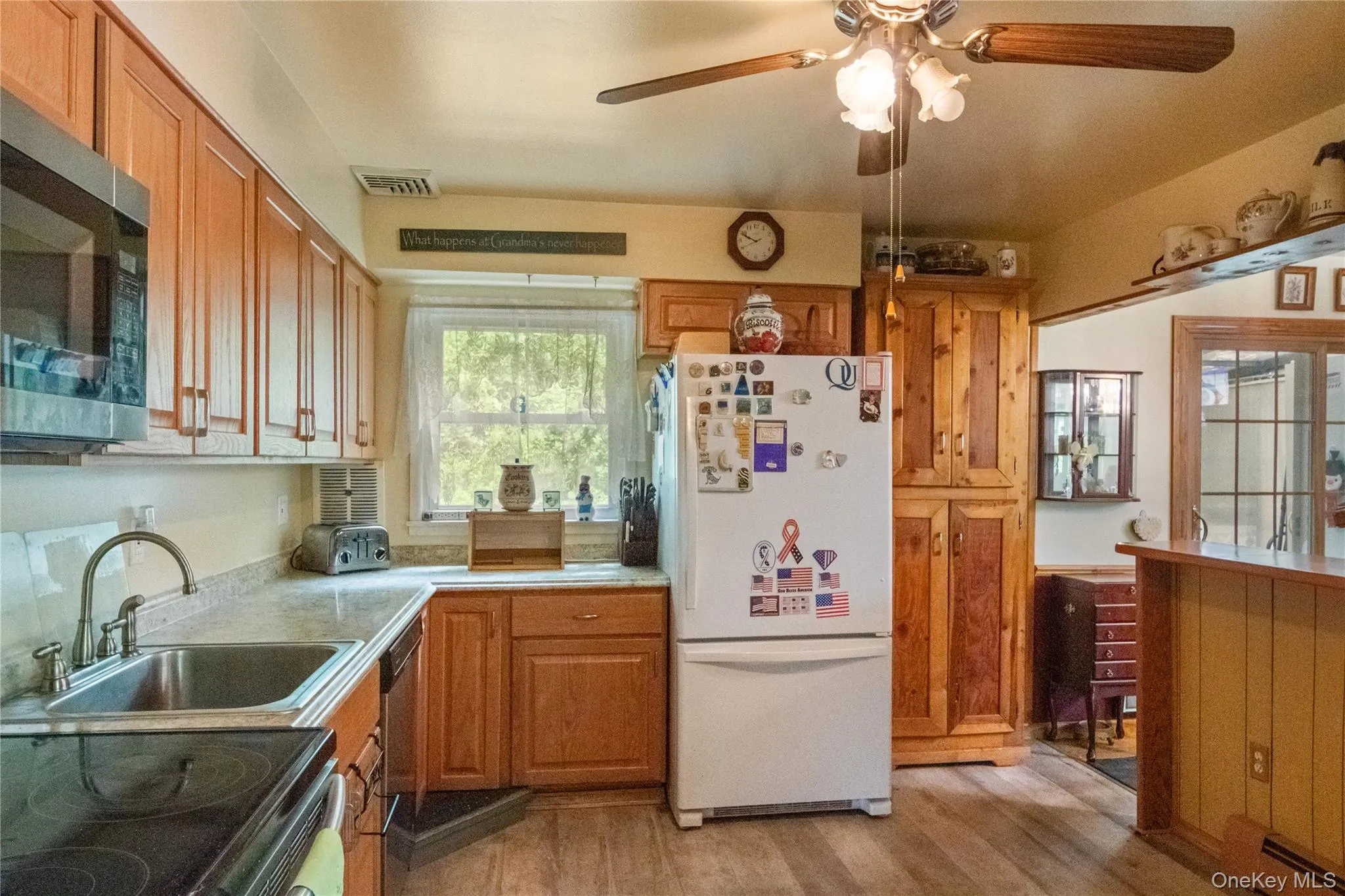 Kitchen with breakfast bar Kitchen with breakfast bar