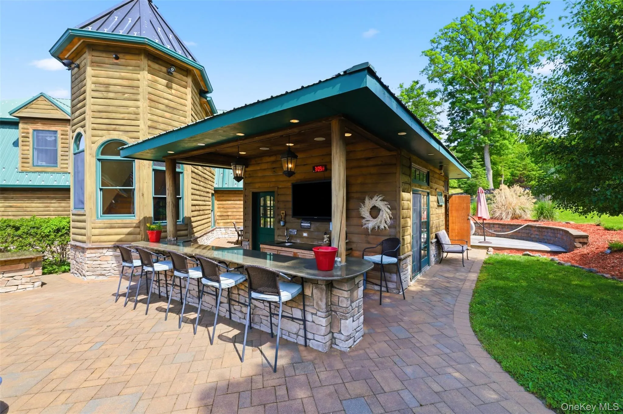 Pool house complete with 2 showers, bathroom and counterspace for catering. Pool house complete with 2 showers, bathroom and counterspace for catering.
