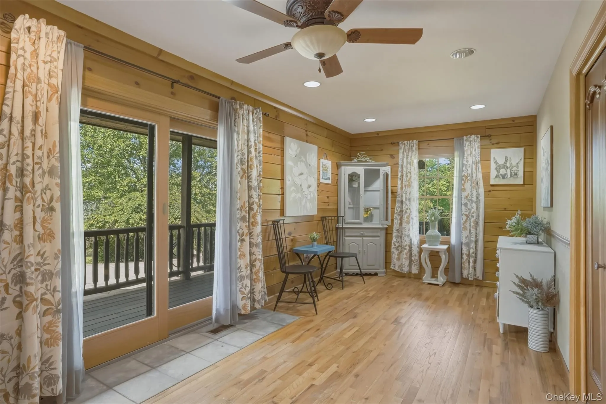 Spacious office with large closet, and doors out to the wrap around deck. Mountain views. Spacious office with large closet, and doors out to the wrap around deck. Mountain views.