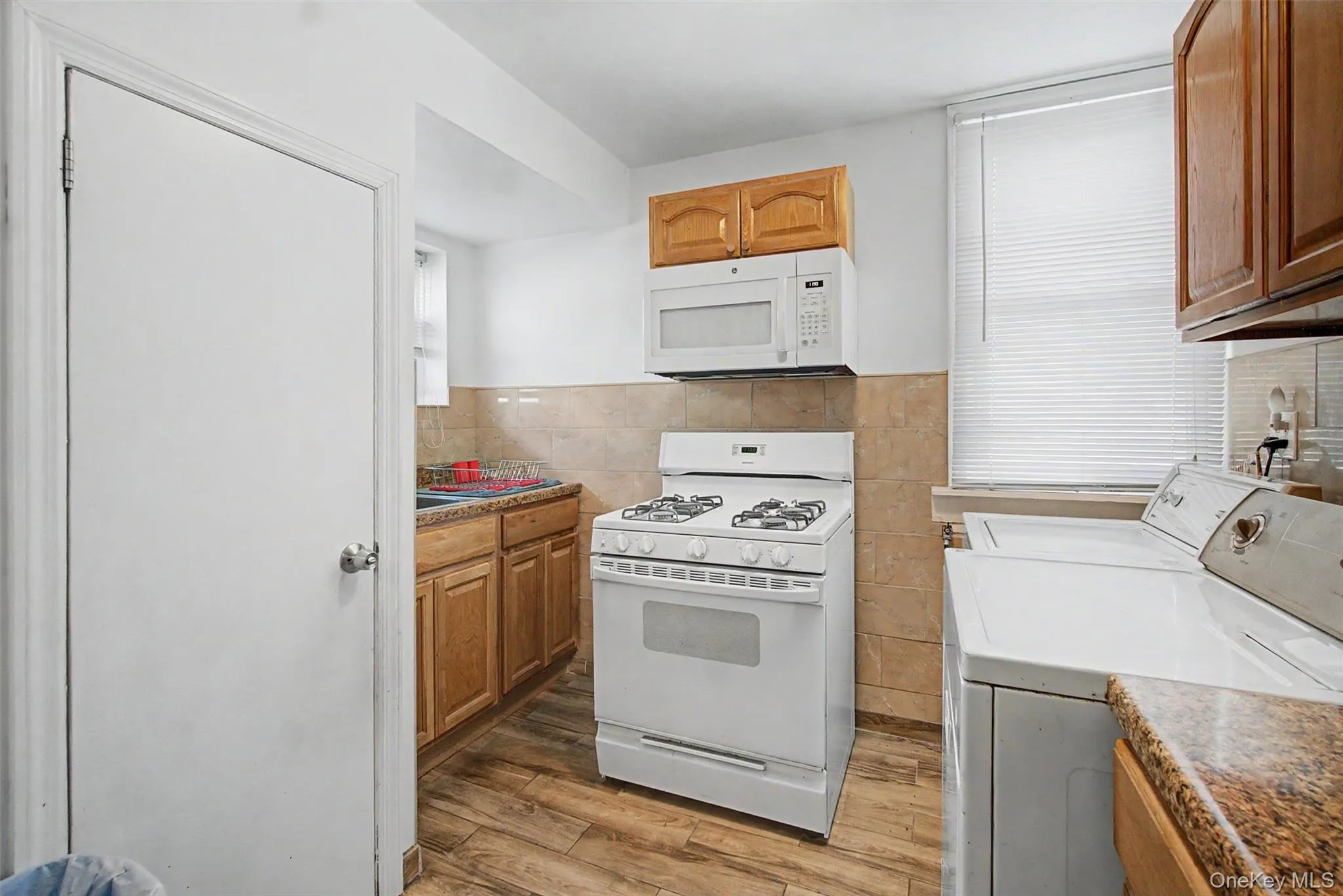 1608 Merry Avenue, New York, NY, 2 Bedrooms Bedrooms, 5 Rooms Rooms,1 BathroomBathrooms,Residential,For Rent,Merry,0,1006195 1608 Merry Avenue, New York, NY, 2 Bedrooms Bedrooms, 5 Rooms Rooms,1 BathroomBathrooms,Residential,For Rent,Merry,0,1006195