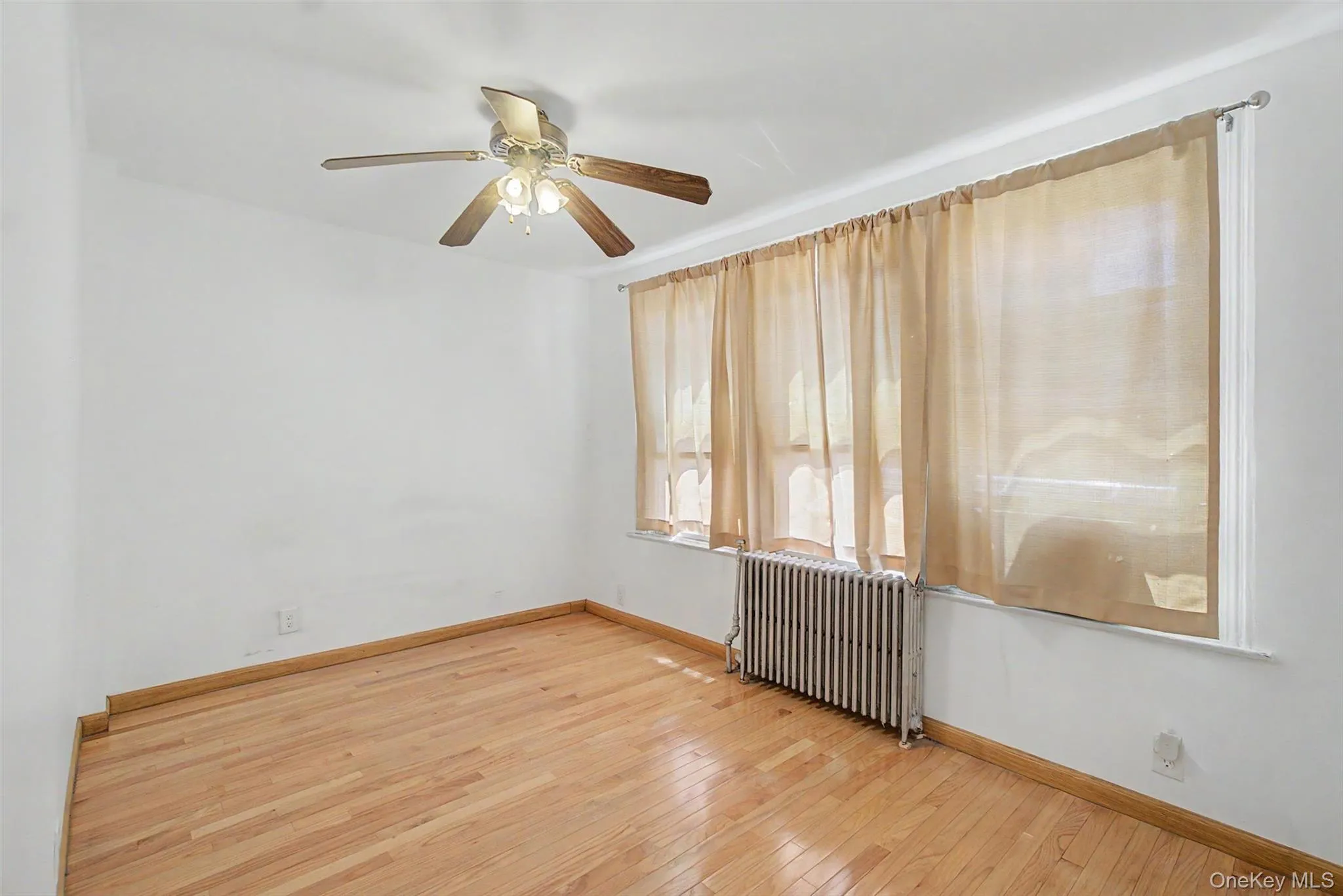 1608 Merry Avenue, New York, NY, 2 Bedrooms Bedrooms, 5 Rooms Rooms,1 BathroomBathrooms,Residential,For Rent,Merry,0,1006195 1608 Merry Avenue, New York, NY, 2 Bedrooms Bedrooms, 5 Rooms Rooms,1 BathroomBathrooms,Residential,For Rent,Merry,0,1006195