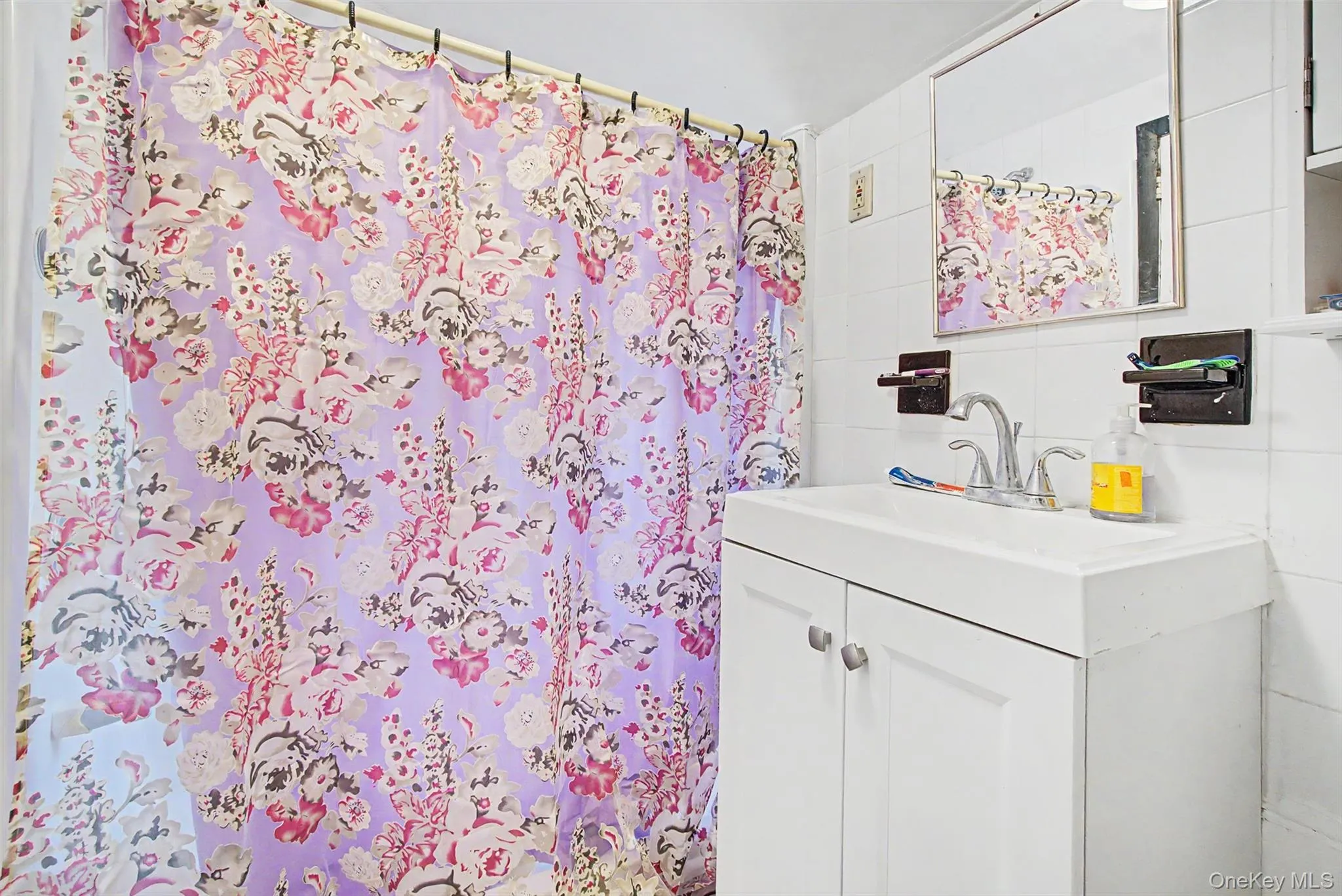 1608 Merry Avenue, New York, NY, 2 Bedrooms Bedrooms, 5 Rooms Rooms,1 BathroomBathrooms,Residential,For Rent,Merry,0,1006195 1608 Merry Avenue, New York, NY, 2 Bedrooms Bedrooms, 5 Rooms Rooms,1 BathroomBathrooms,Residential,For Rent,Merry,0,1006195