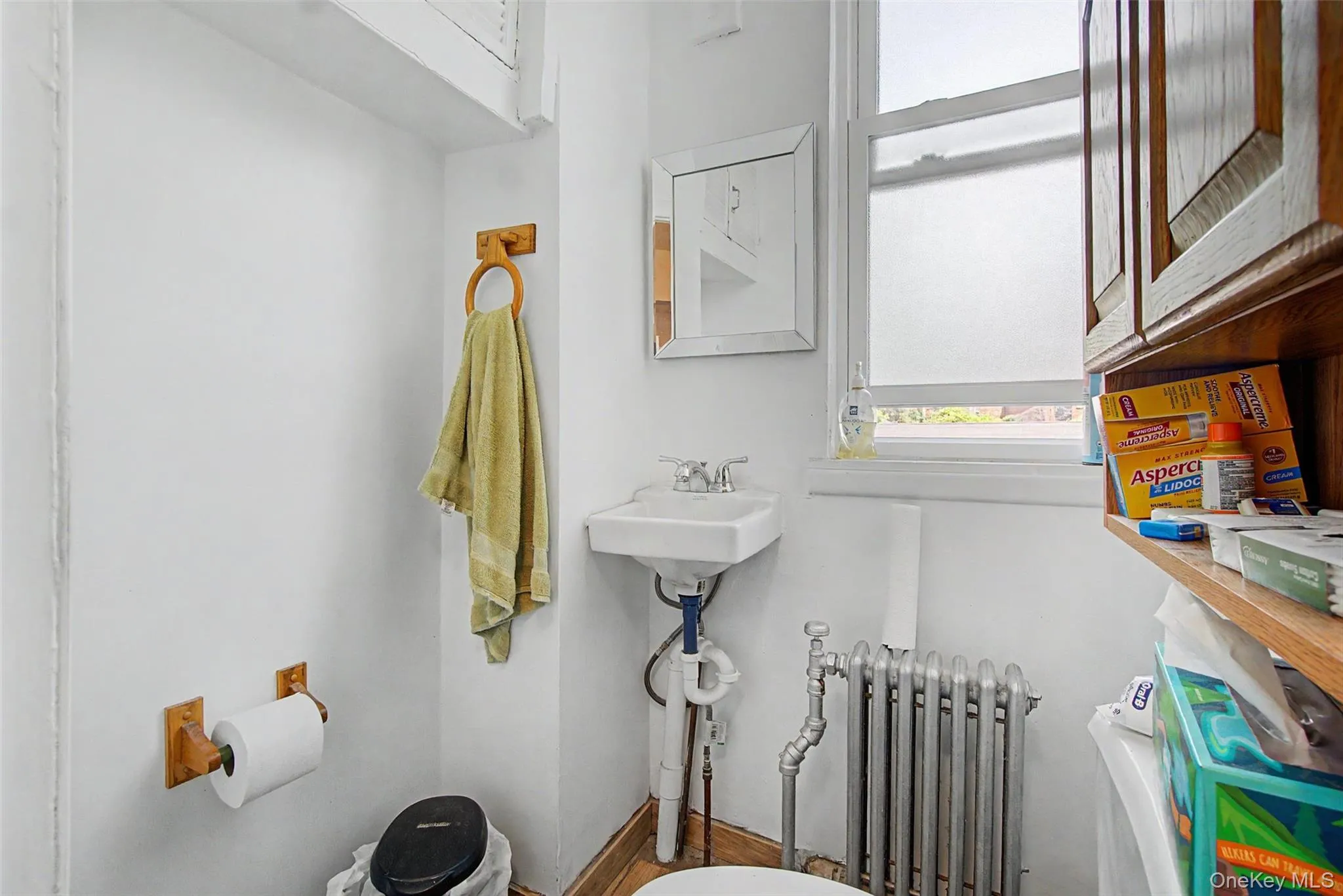 1608 Merry Avenue, New York, NY, 2 Bedrooms Bedrooms, 5 Rooms Rooms,1 BathroomBathrooms,Residential,For Rent,Merry,0,1006195 1608 Merry Avenue, New York, NY, 2 Bedrooms Bedrooms, 5 Rooms Rooms,1 BathroomBathrooms,Residential,For Rent,Merry,0,1006195
