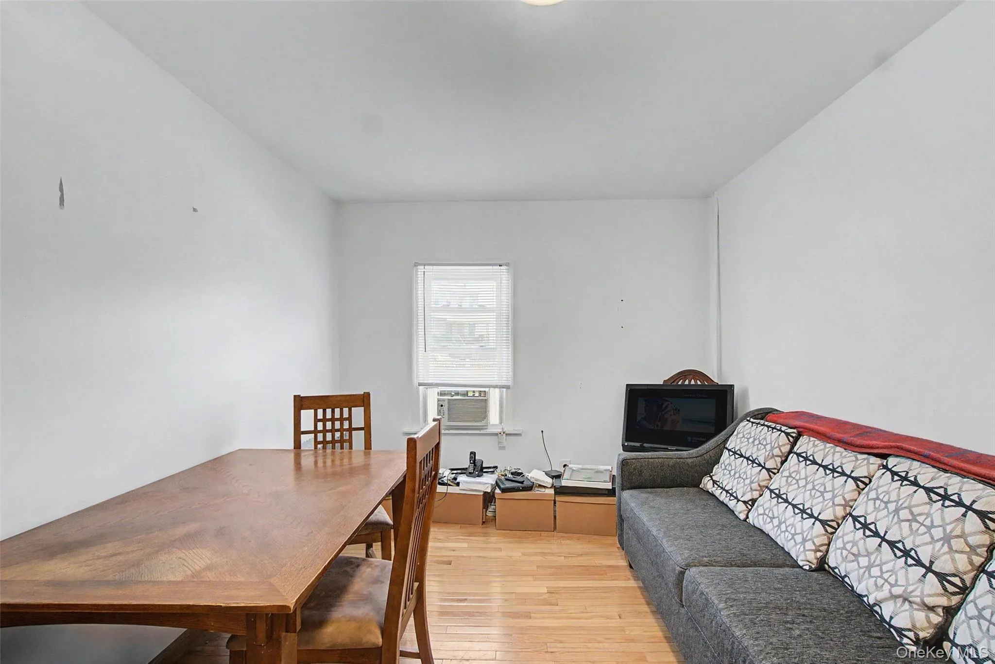 1608 Merry Avenue, New York, NY, 2 Bedrooms Bedrooms, 5 Rooms Rooms,1 BathroomBathrooms,Residential,For Rent,Merry,0,1006195 1608 Merry Avenue, New York, NY, 2 Bedrooms Bedrooms, 5 Rooms Rooms,1 BathroomBathrooms,Residential,For Rent,Merry,0,1006195
