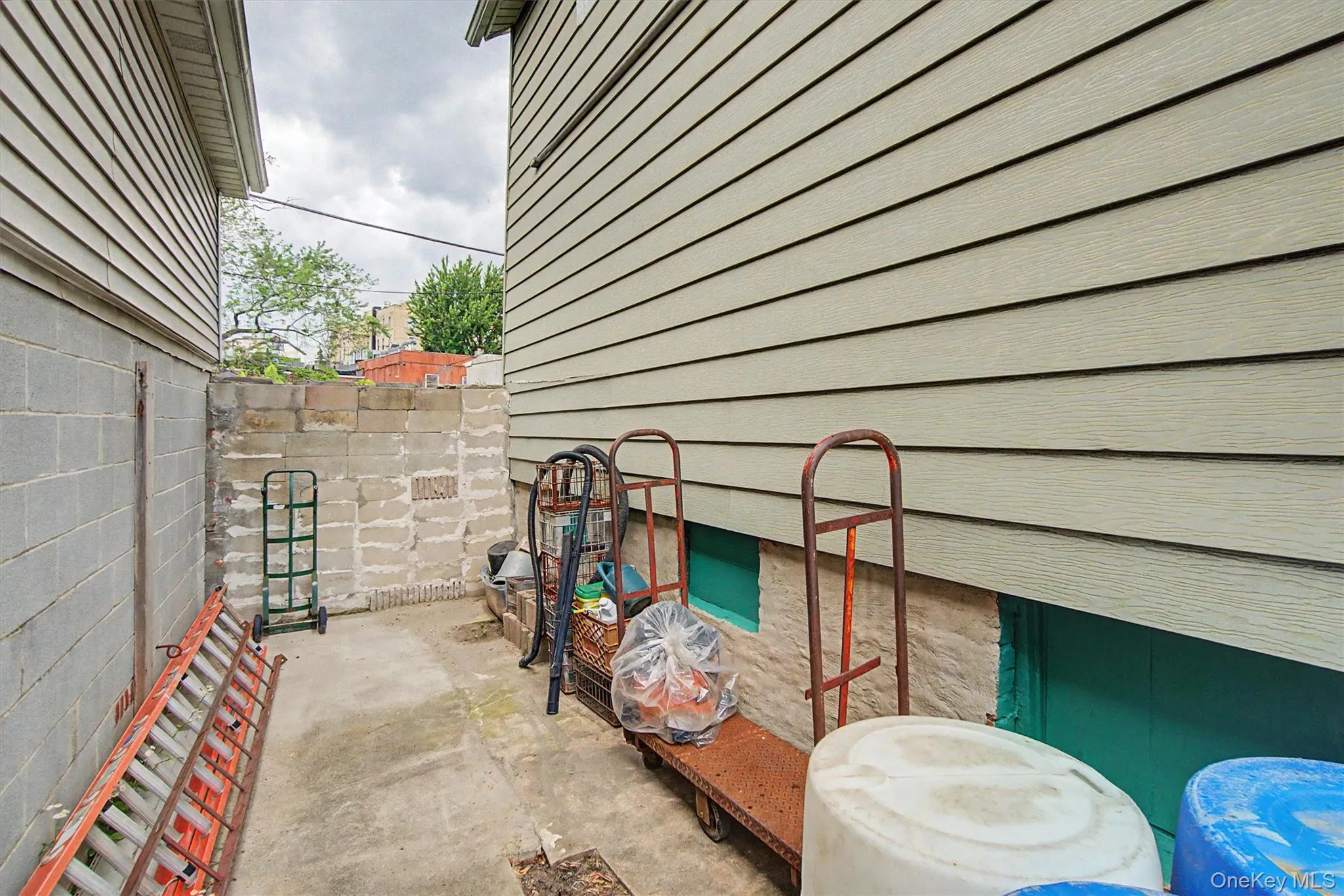 1608 Merry Avenue, New York, NY, 2 Bedrooms Bedrooms, 5 Rooms Rooms,1 BathroomBathrooms,Residential,For Rent,Merry,0,1006195 1608 Merry Avenue, New York, NY, 2 Bedrooms Bedrooms, 5 Rooms Rooms,1 BathroomBathrooms,Residential,For Rent,Merry,0,1006195