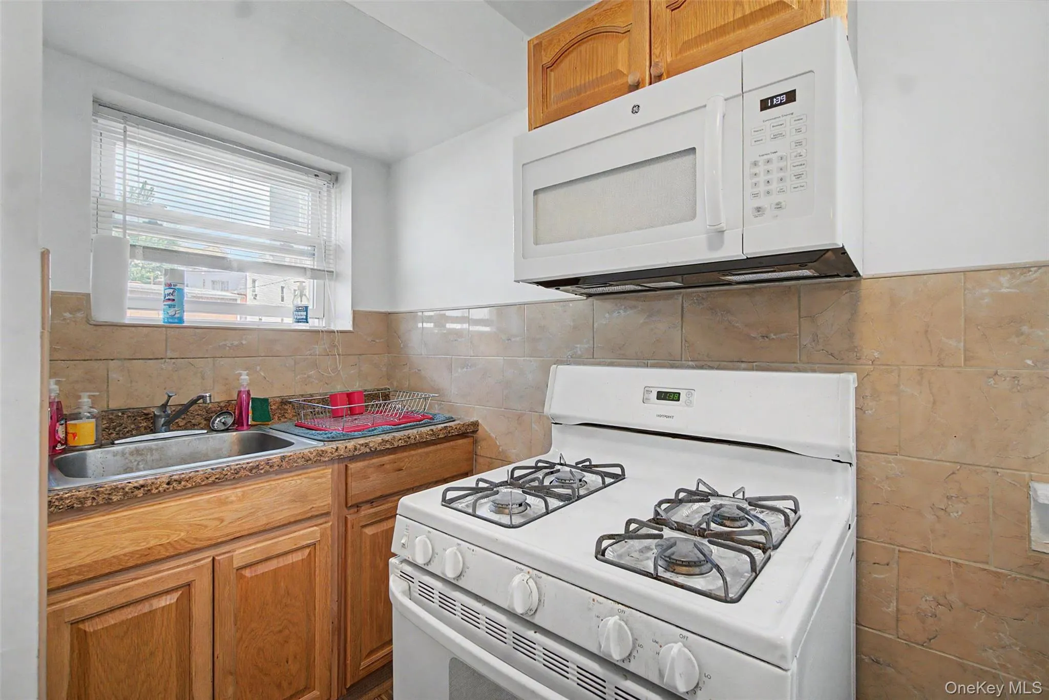 1608 Merry Avenue, New York, NY, 2 Bedrooms Bedrooms, 5 Rooms Rooms,1 BathroomBathrooms,Residential,For Rent,Merry,0,1006195 1608 Merry Avenue, New York, NY, 2 Bedrooms Bedrooms, 5 Rooms Rooms,1 BathroomBathrooms,Residential,For Rent,Merry,0,1006195