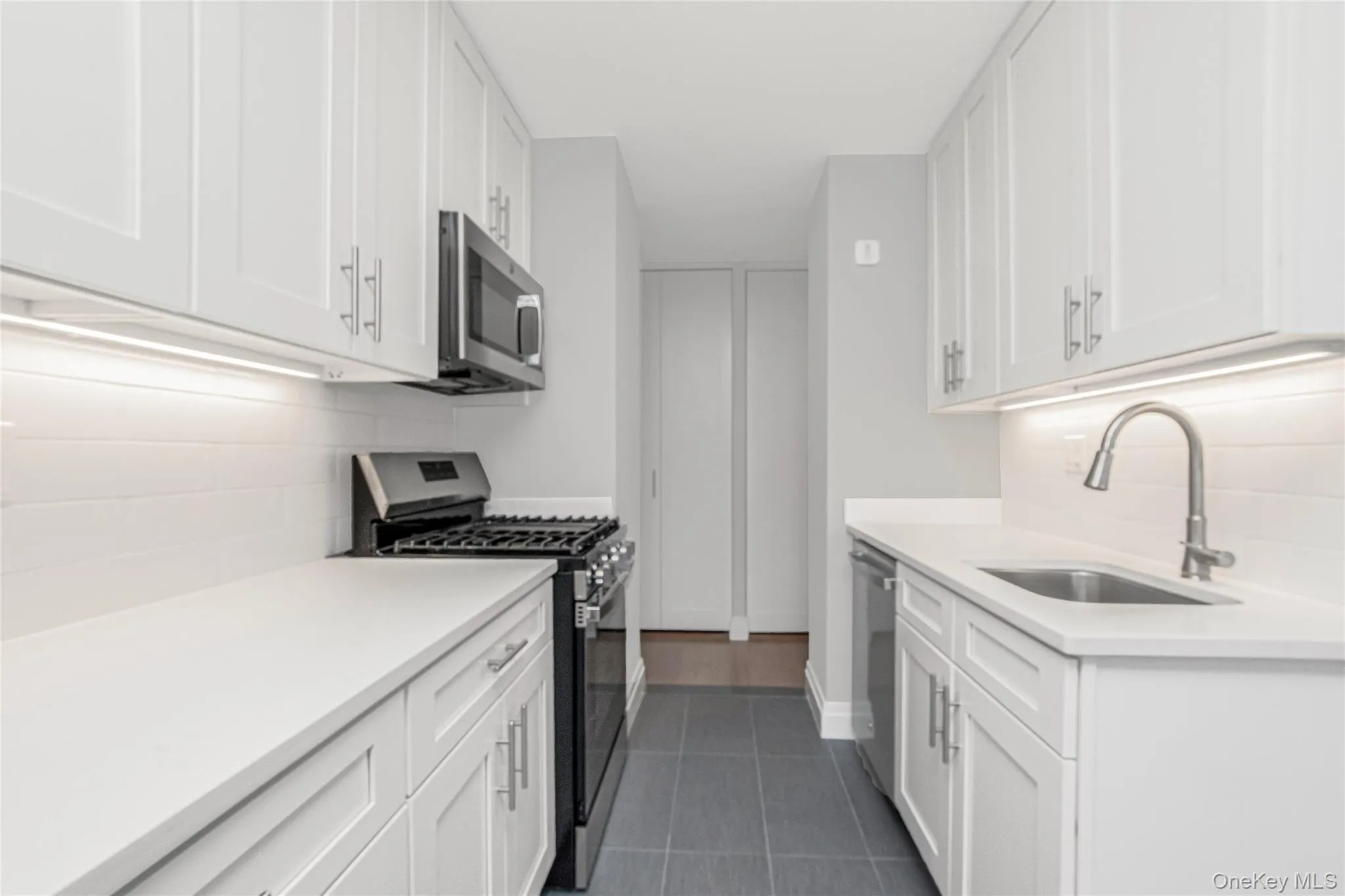 3333 Henry Hudson Parkway, New York, NY, 1 Bedroom Bedrooms, 4 Rooms Rooms,1 BathroomBathrooms,Residential,For Rent,Henry Hudson,0,1006197 3333 Henry Hudson Parkway, New York, NY, 1 Bedroom Bedrooms, 4 Rooms Rooms,1 BathroomBathrooms,Residential,For Rent,Henry Hudson,0,1006197