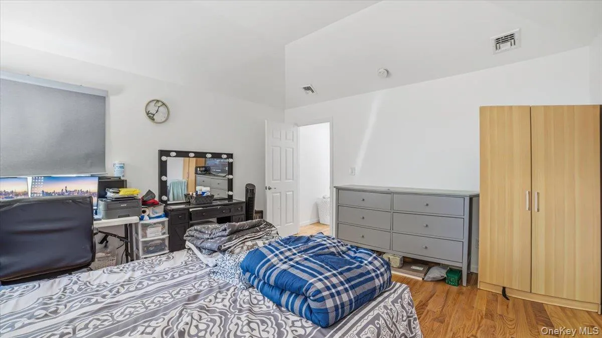 3093 Royal Avenue, Hempstead, NY, 2 Bedrooms Bedrooms, 5 Rooms Rooms,1 BathroomBathrooms,Residential,For Rent,Royal,0,1006198 3093 Royal Avenue, Hempstead, NY, 2 Bedrooms Bedrooms, 5 Rooms Rooms,1 BathroomBathrooms,Residential,For Rent,Royal,0,1006198