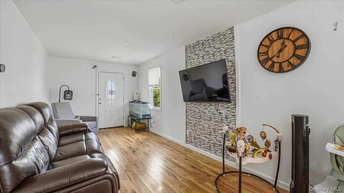 3093 Royal Avenue, Hempstead, NY, 2 Bedrooms Bedrooms, 5 Rooms Rooms,1 BathroomBathrooms,Residential,For Rent,Royal,0,1006198 3093 Royal Avenue, Hempstead, NY, 2 Bedrooms Bedrooms, 5 Rooms Rooms,1 BathroomBathrooms,Residential,For Rent,Royal,0,1006198