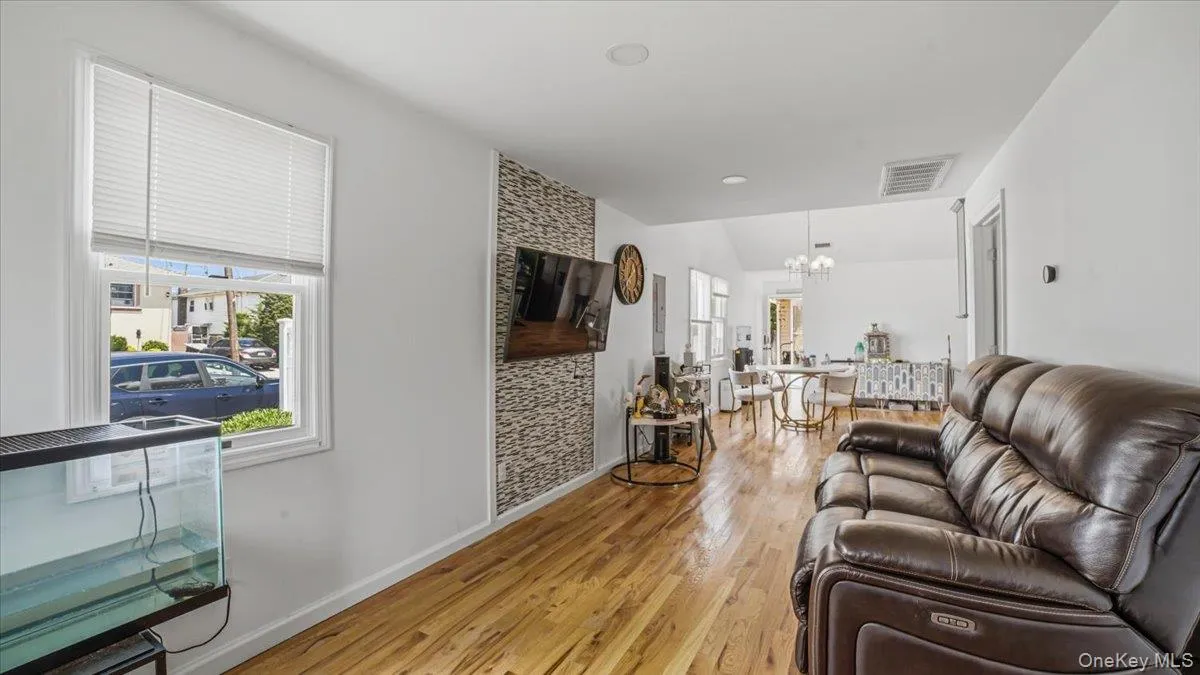 3093 Royal Avenue, Hempstead, NY, 2 Bedrooms Bedrooms, 5 Rooms Rooms,1 BathroomBathrooms,Residential,For Rent,Royal,0,1006198 3093 Royal Avenue, Hempstead, NY, 2 Bedrooms Bedrooms, 5 Rooms Rooms,1 BathroomBathrooms,Residential,For Rent,Royal,0,1006198