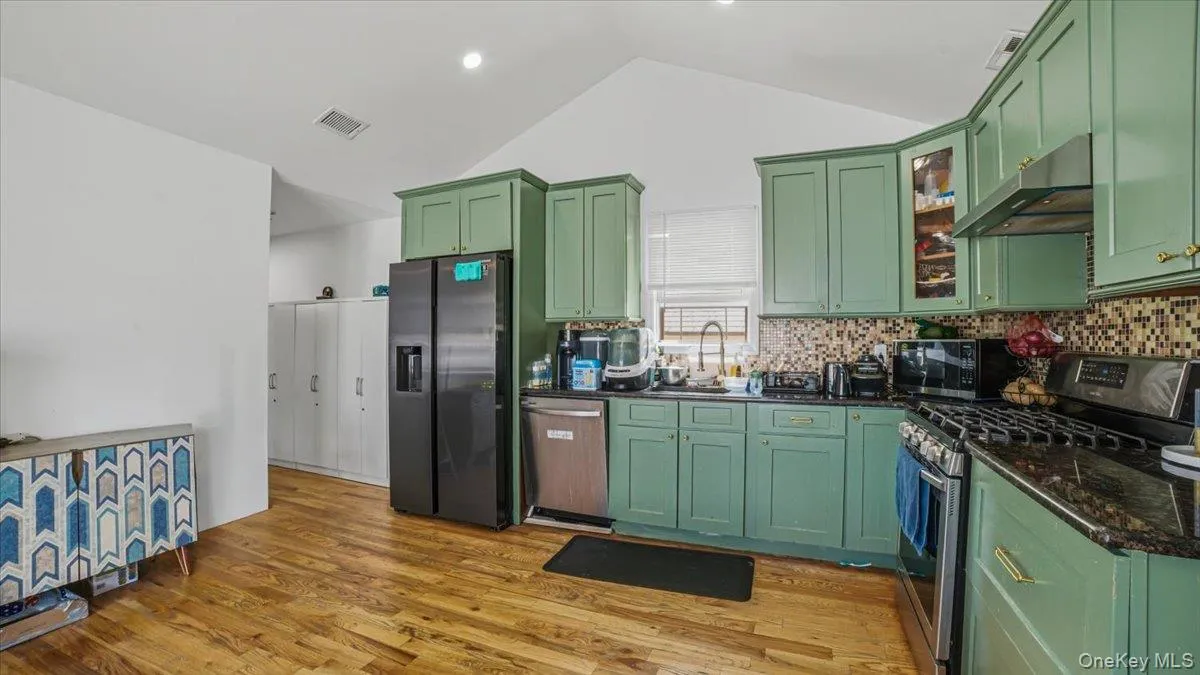 3093 Royal Avenue, Hempstead, NY, 2 Bedrooms Bedrooms, 5 Rooms Rooms,1 BathroomBathrooms,Residential,For Rent,Royal,0,1006198 3093 Royal Avenue, Hempstead, NY, 2 Bedrooms Bedrooms, 5 Rooms Rooms,1 BathroomBathrooms,Residential,For Rent,Royal,0,1006198