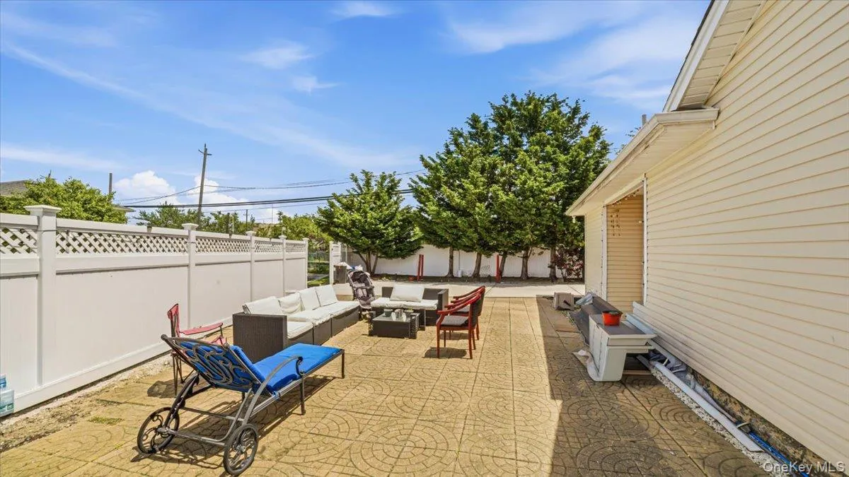 3093 Royal Avenue, Hempstead, NY, 2 Bedrooms Bedrooms, 5 Rooms Rooms,1 BathroomBathrooms,Residential,For Rent,Royal,0,1006198 3093 Royal Avenue, Hempstead, NY, 2 Bedrooms Bedrooms, 5 Rooms Rooms,1 BathroomBathrooms,Residential,For Rent,Royal,0,1006198