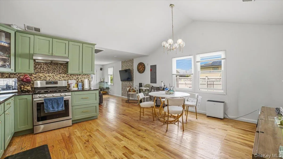 3093 Royal Avenue, Hempstead, NY, 2 Bedrooms Bedrooms, 5 Rooms Rooms,1 BathroomBathrooms,Residential,For Rent,Royal,0,1006198 3093 Royal Avenue, Hempstead, NY, 2 Bedrooms Bedrooms, 5 Rooms Rooms,1 BathroomBathrooms,Residential,For Rent,Royal,0,1006198