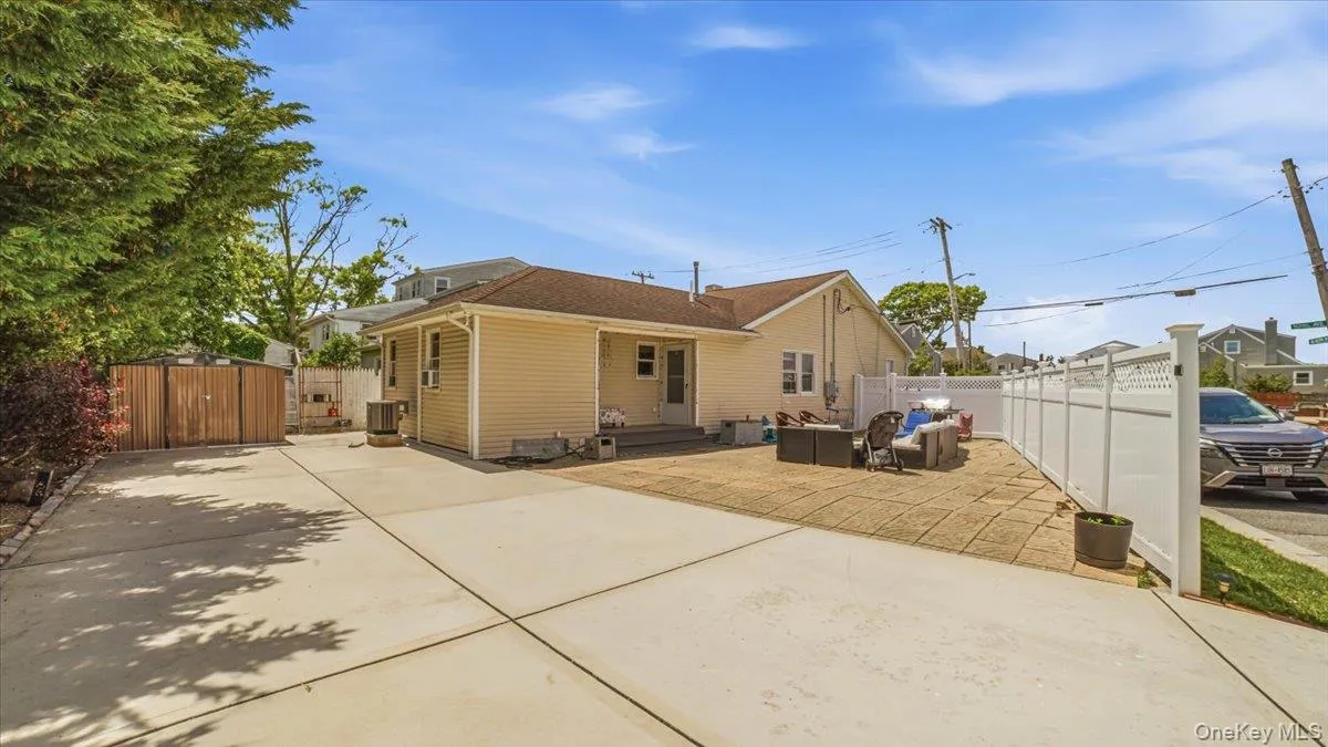 3093 Royal Avenue, Hempstead, NY, 2 Bedrooms Bedrooms, 5 Rooms Rooms,1 BathroomBathrooms,Residential,For Rent,Royal,0,1006198 3093 Royal Avenue, Hempstead, NY, 2 Bedrooms Bedrooms, 5 Rooms Rooms,1 BathroomBathrooms,Residential,For Rent,Royal,0,1006198
