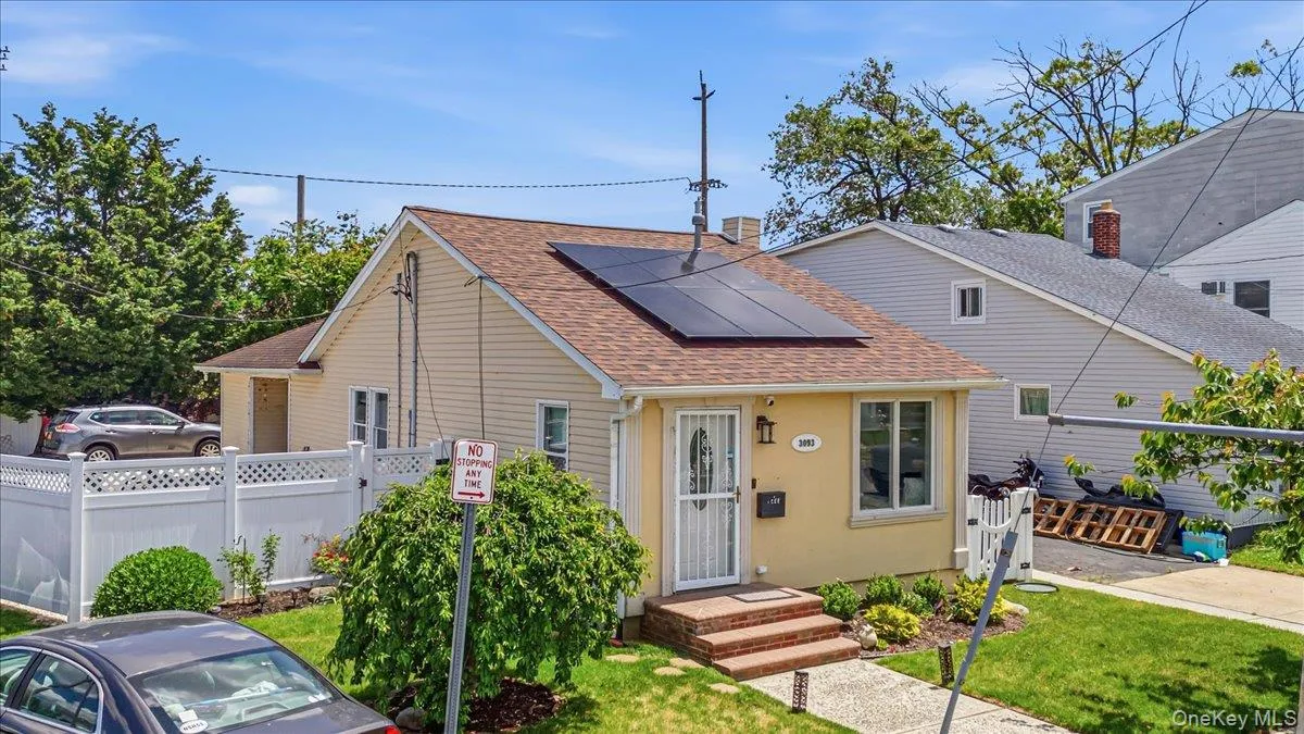 3093 Royal Avenue, Hempstead, NY, 2 Bedrooms Bedrooms, 5 Rooms Rooms,1 BathroomBathrooms,Residential,For Rent,Royal,0,1006198 3093 Royal Avenue, Hempstead, NY, 2 Bedrooms Bedrooms, 5 Rooms Rooms,1 BathroomBathrooms,Residential,For Rent,Royal,0,1006198