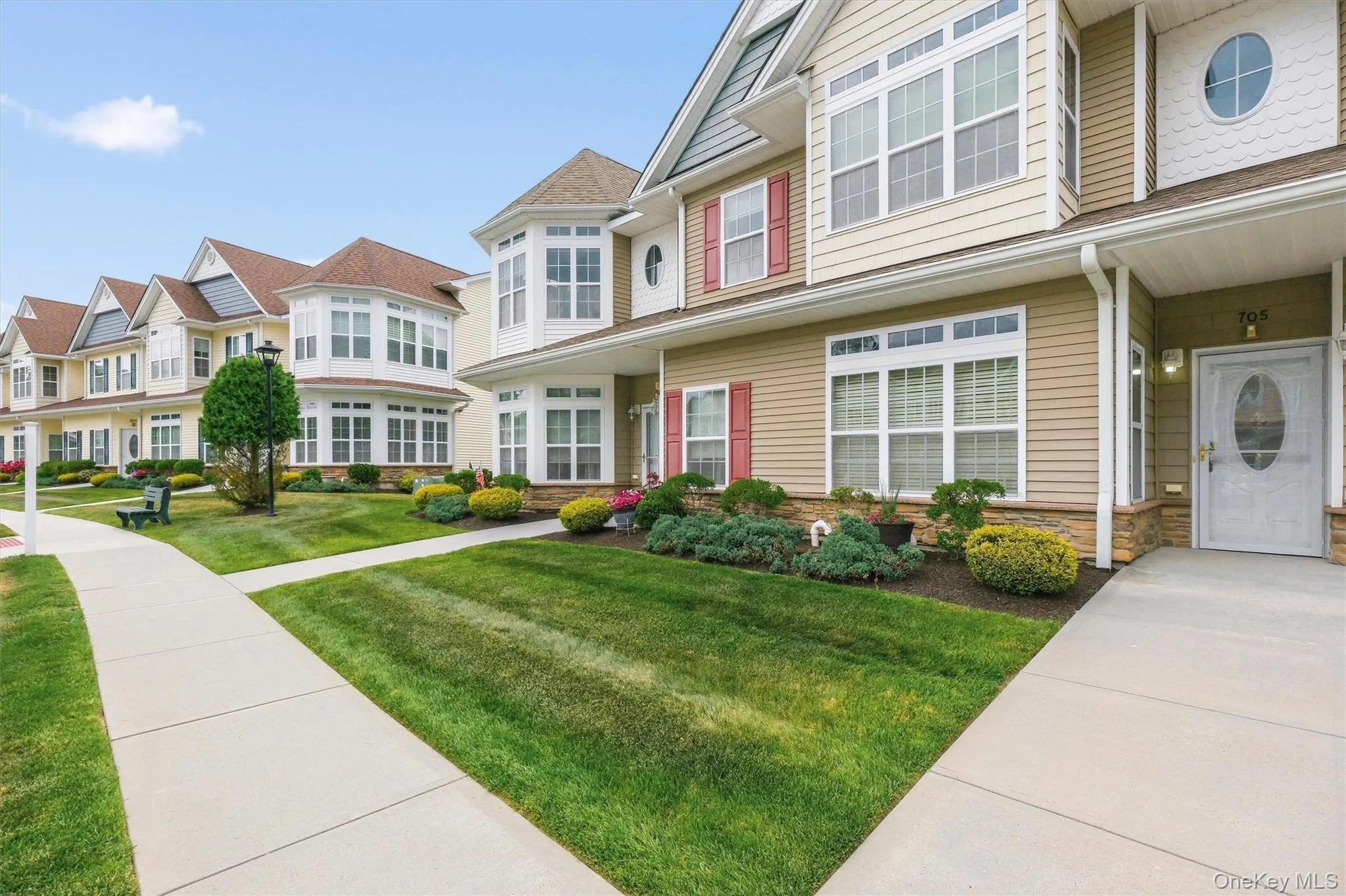 Stoneleigh Woods features nicely manicured lawns, sidewalks and Belgium block curbs. Stoneleigh Woods features nicely manicured lawns, sidewalks and Belgium block curbs.