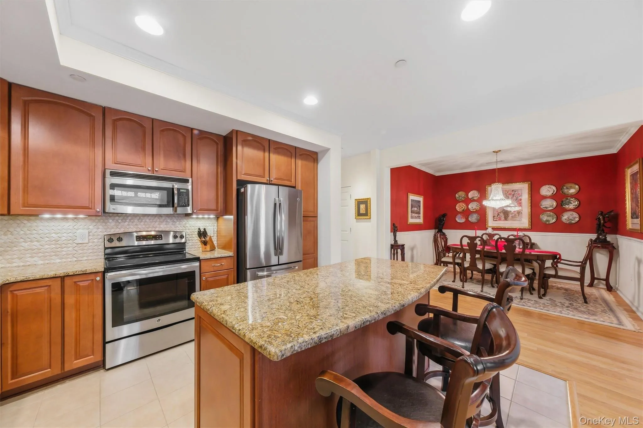 Kitchen opens beautifully to the dining room for easy entertaining. Kitchen opens beautifully to the dining room for easy entertaining.