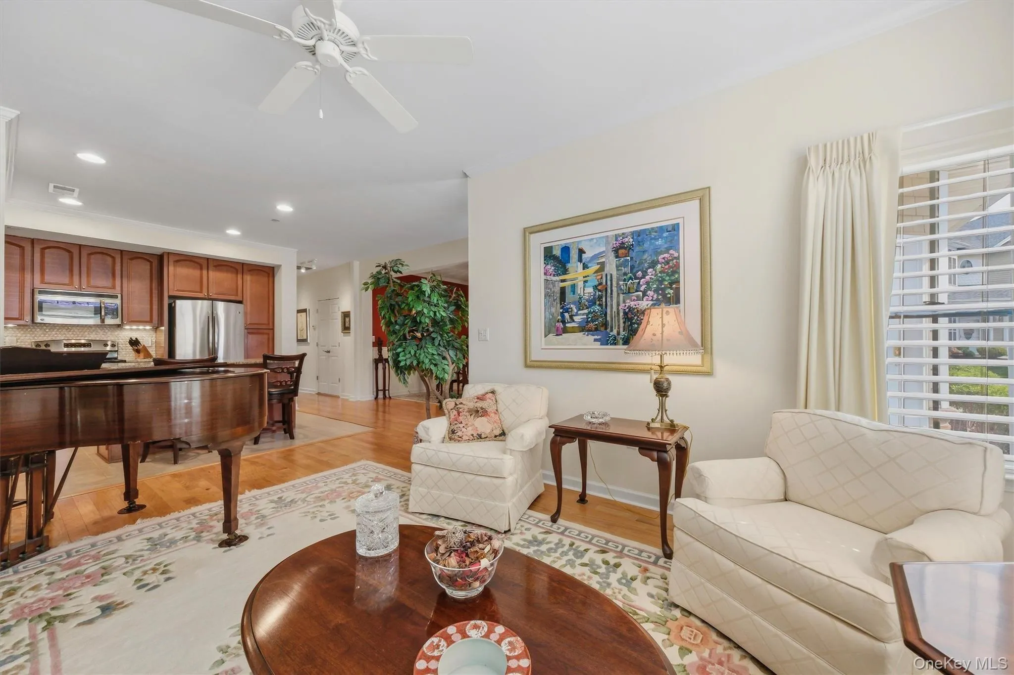 Living room offers an open flow to the kitchen. Living room offers an open flow to the kitchen.