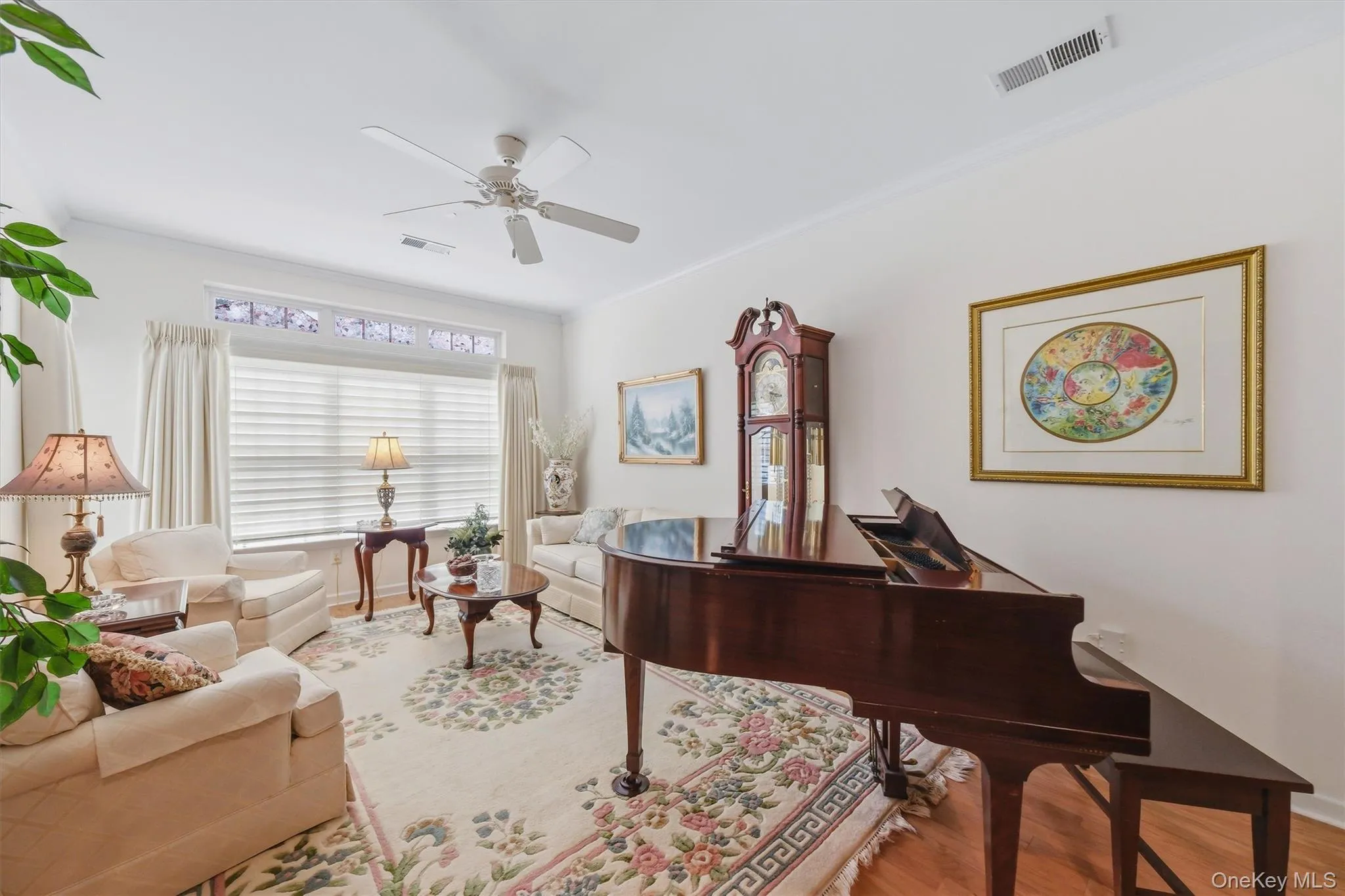 Inviting, front-facing living room. Inviting, front-facing living room.