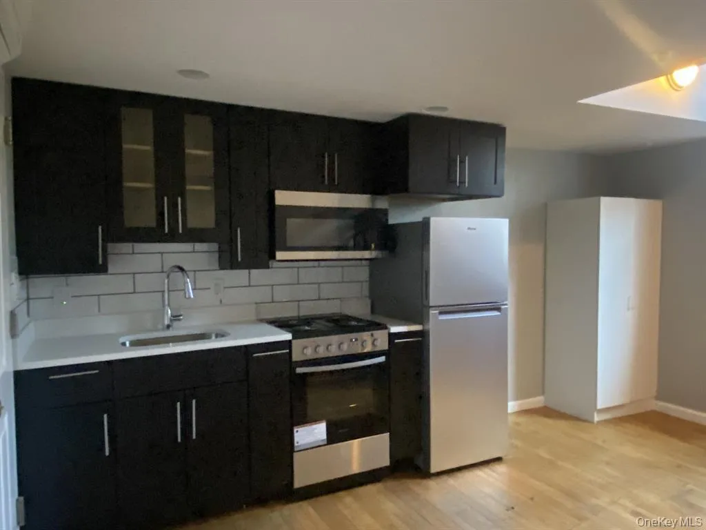 94 4th Avenue, Islip, NY, 2 Rooms Rooms,1 BathroomBathrooms,Residential Lease,For Rent,4th,0,1006209 94 4th Avenue, Islip, NY, 2 Rooms Rooms,1 BathroomBathrooms,Residential Lease,For Rent,4th,0,1006209