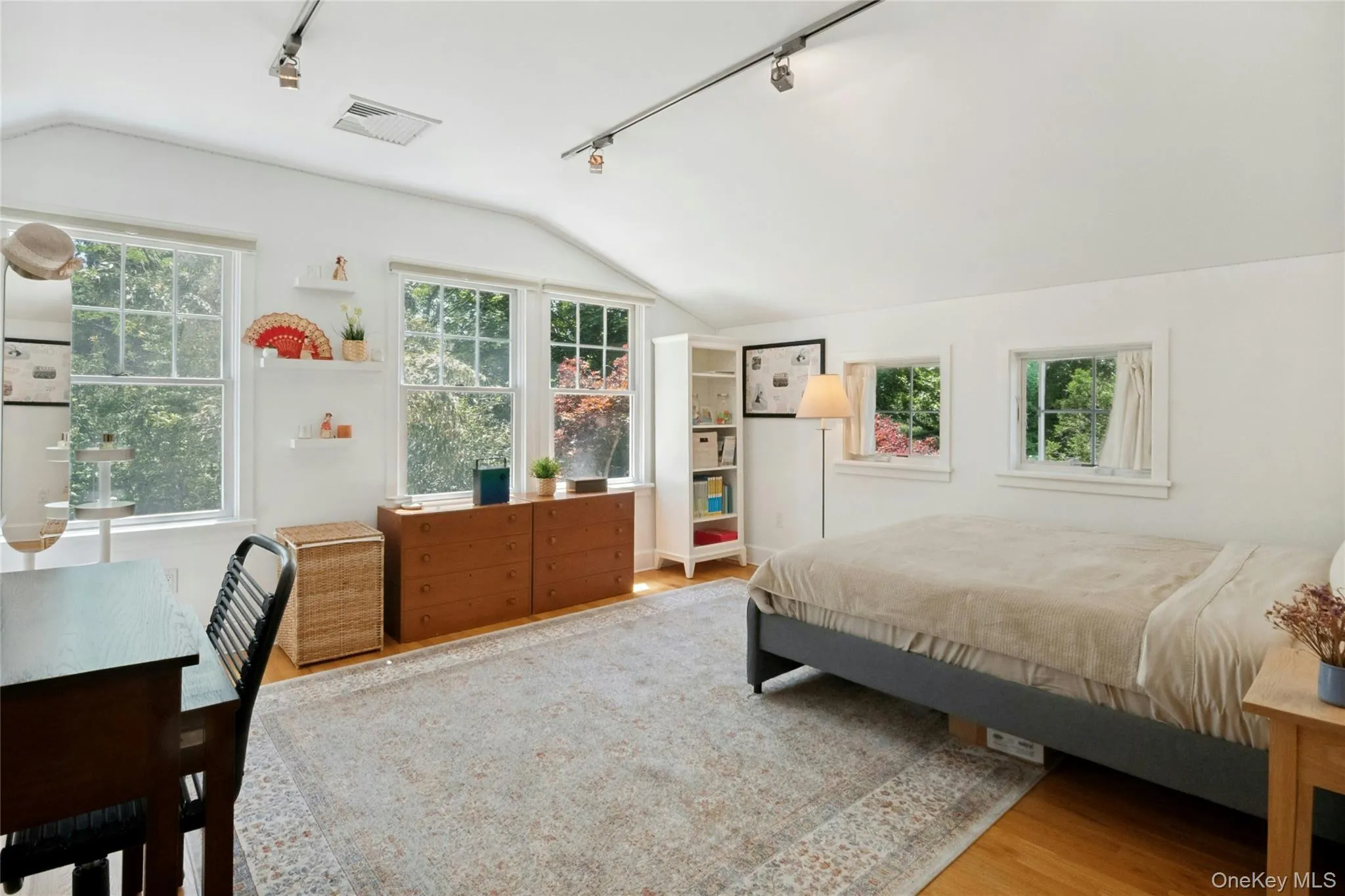 3rd bedroom on the 3rd floor with a full bath. 3rd bedroom on the 3rd floor with a full bath.