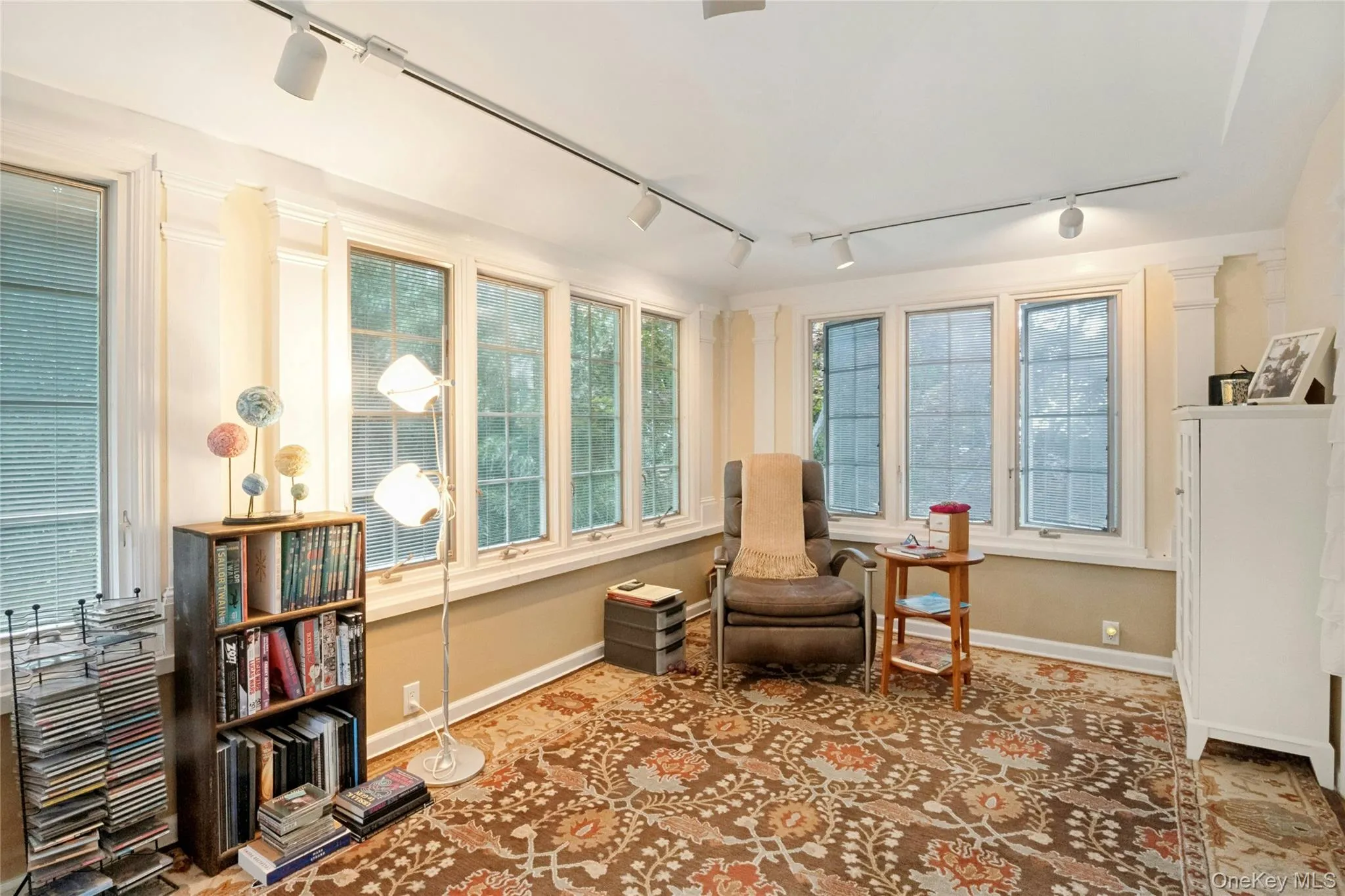 Office with lots of natural light. Office with lots of natural light.