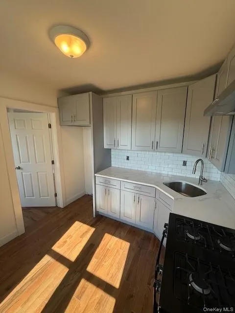 6 Lockwood Avenue, Yonkers, NY, 1 Bedroom Bedrooms, 3 Rooms Rooms,1 BathroomBathrooms,Residential Lease,For Rent,Lockwood,0,1006224 6 Lockwood Avenue, Yonkers, NY, 1 Bedroom Bedrooms, 3 Rooms Rooms,1 BathroomBathrooms,Residential Lease,For Rent,Lockwood,0,1006224
