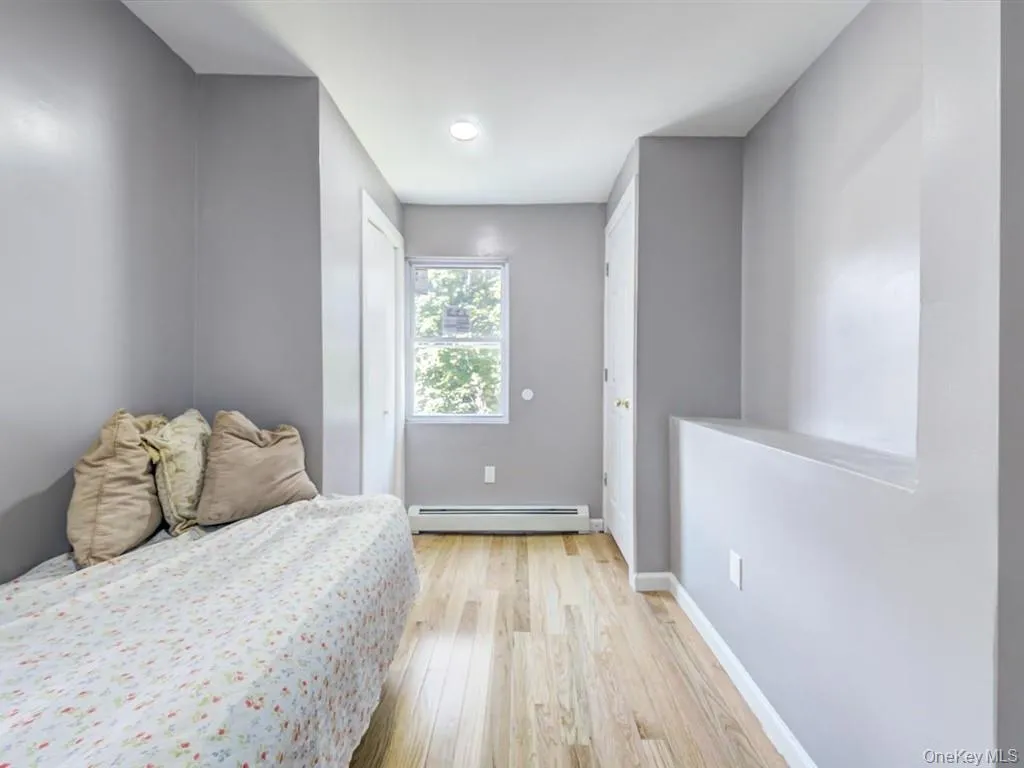 Bedroom or Office Space Bedroom or Office Space